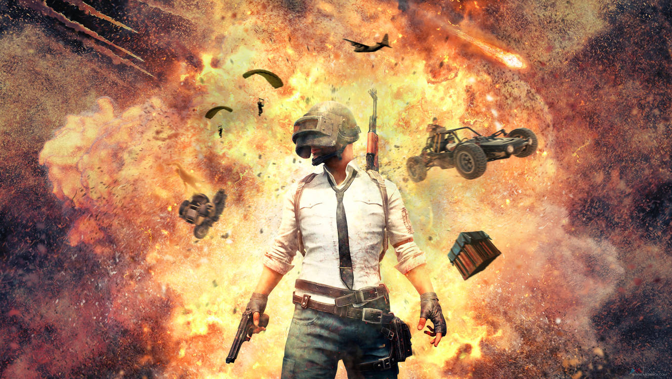 PUBG 桌布 壁紙 — 一名士兵站在猛烈爆炸中，周圍有降落傘、車輛和導彈在混亂的戰鬥場景中飛舞。