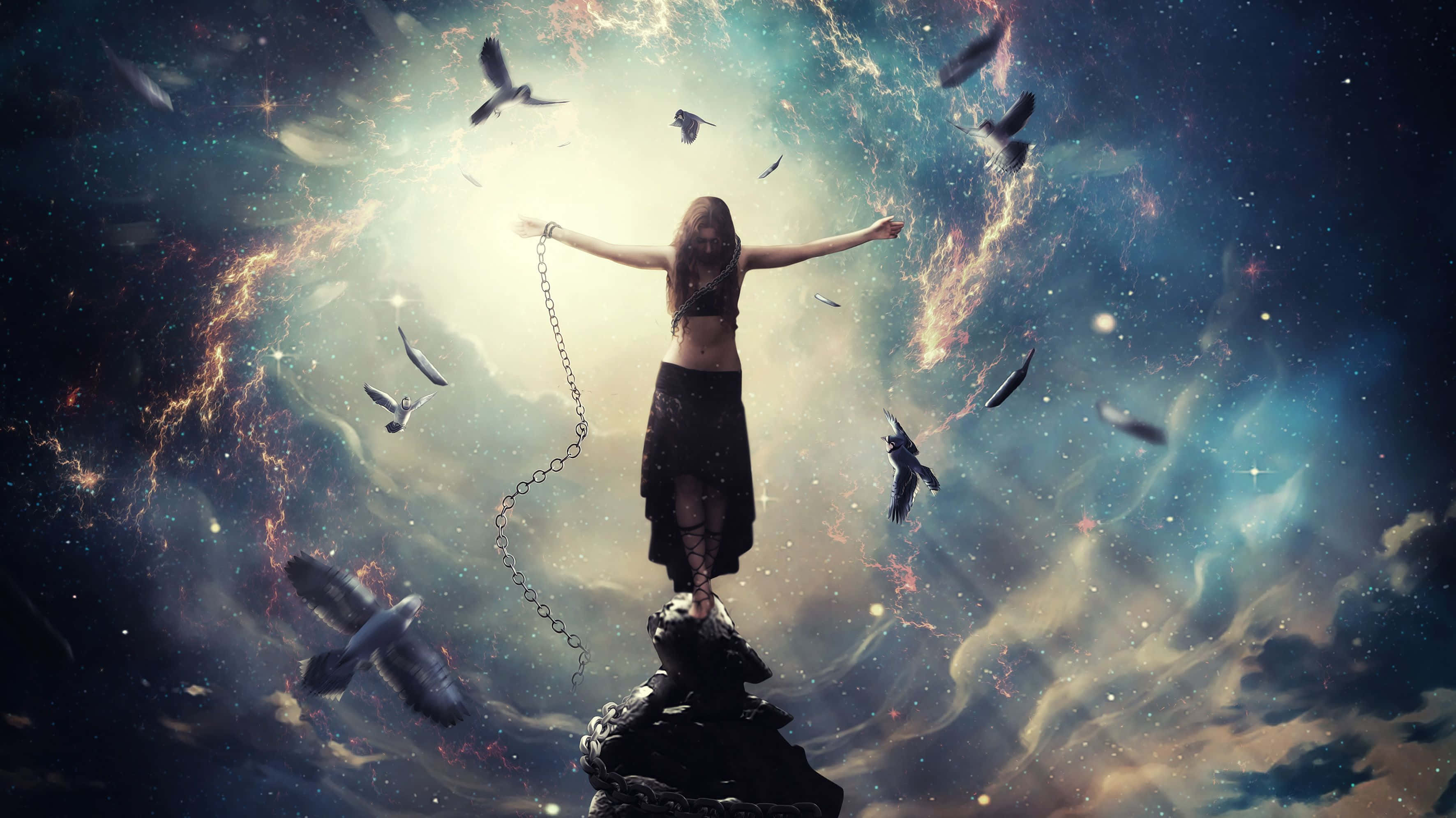 Freedom 桌布 壁紙 — 一名女子站在岩石露頭上的斷裂鎖鏈上，背景是宇宙星雲，鳥兒在她伸展的雙臂周圍飛翔。