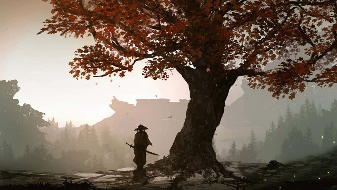 武士 桌布 壁紙 — 一名孤獨的武士站在一棵巨大的秋樹下，樹葉火紅，背景是黎明時分霧氣瀰漫的山巒。