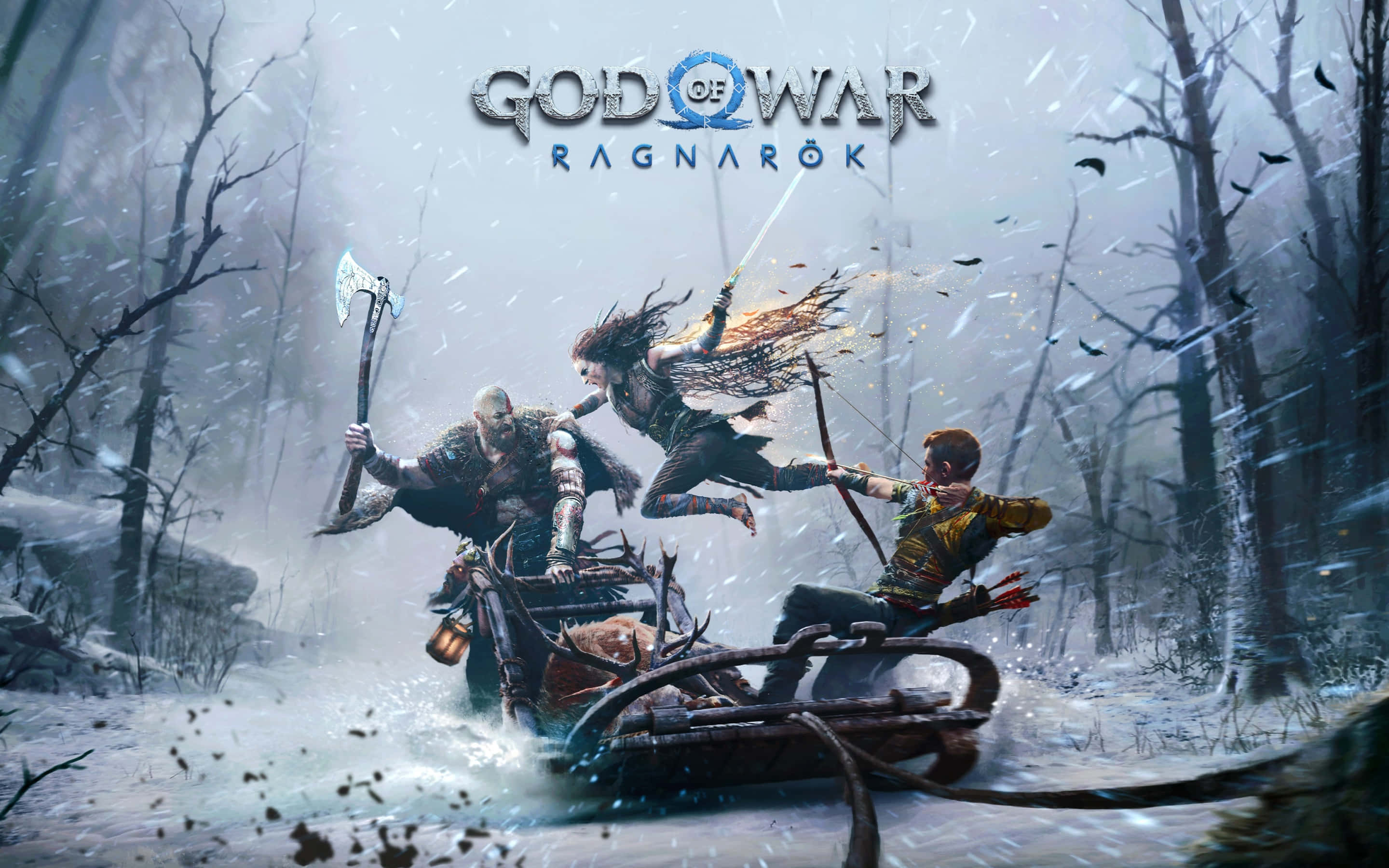 God Of War 桌布 壁紙 — 一名戰士和兩名同伴乘坐戰車在雪林裡戰鬥，雪花在他們周圍旋轉。