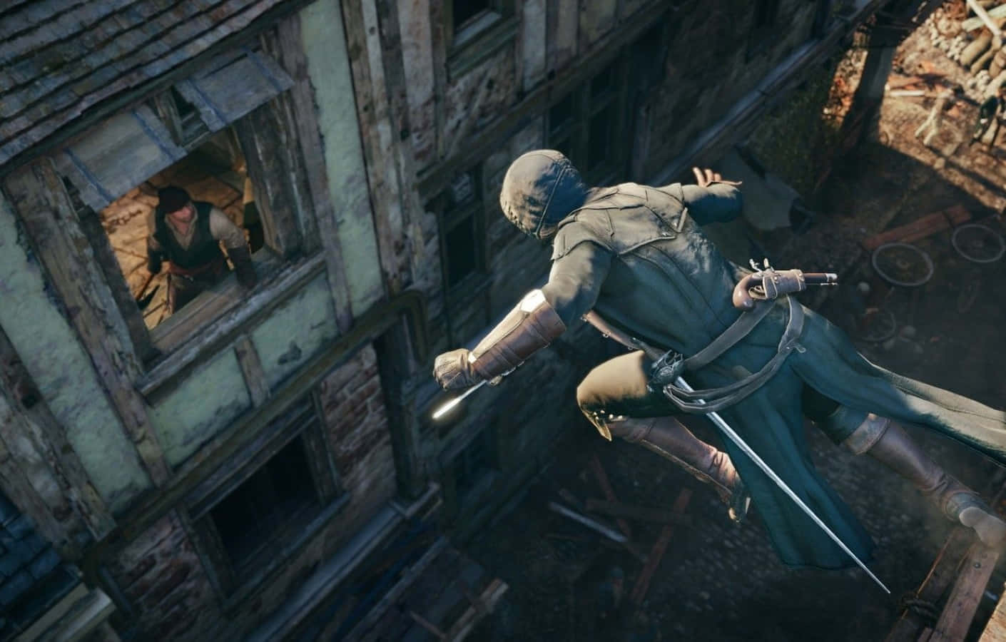 Arno Dorian 桌布 壁紙 — 一名戴著兜帽的刺客在陽光明媚的中世紀城鎮中，拔劍在屋頂之間跳躍。