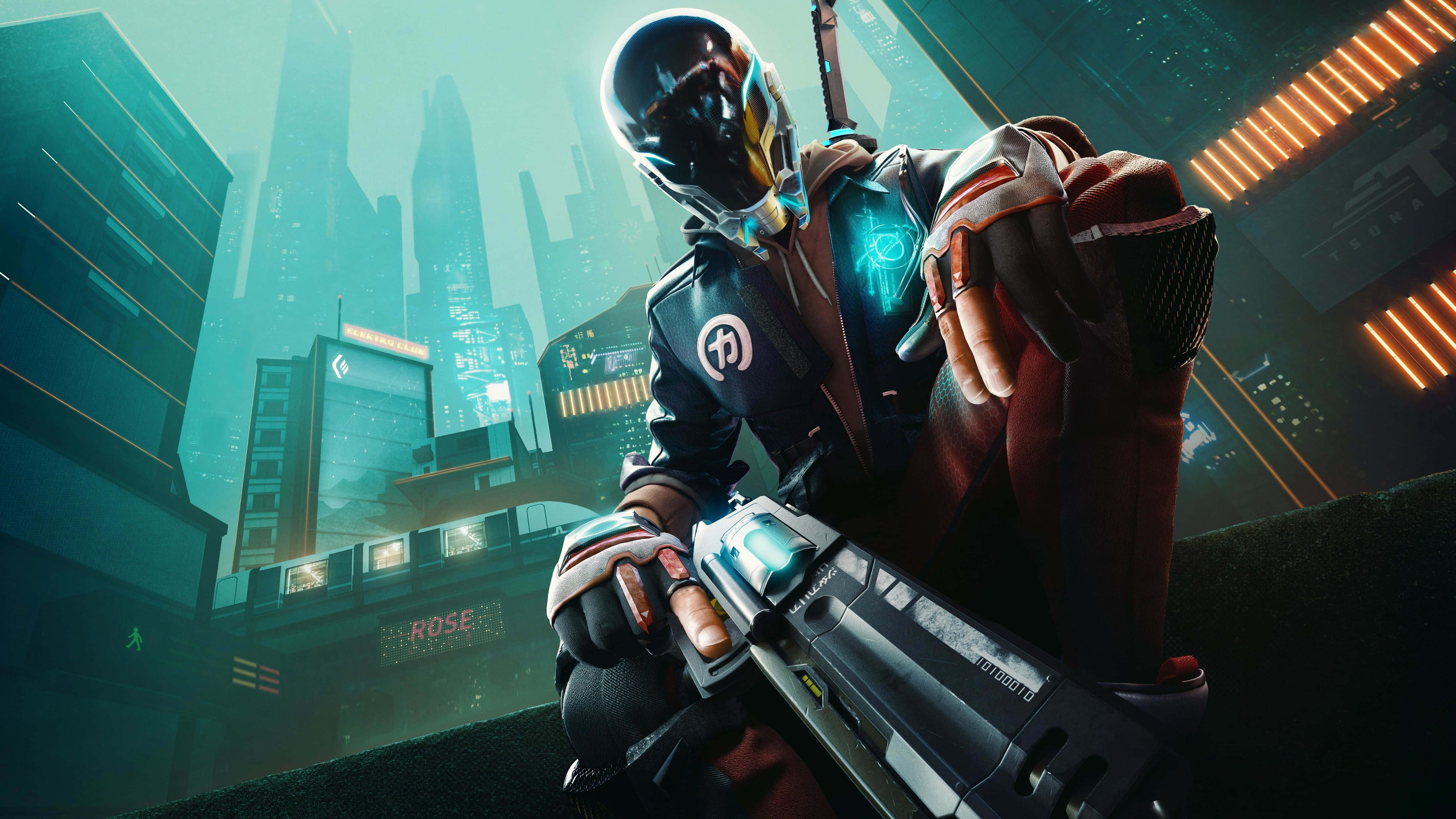 2 Player Games 桌布 壁紙 — 一名戴著發光頭盔的賽博龐克戰士，在霓虹燈閃爍的城市天際線前手持未來武器。