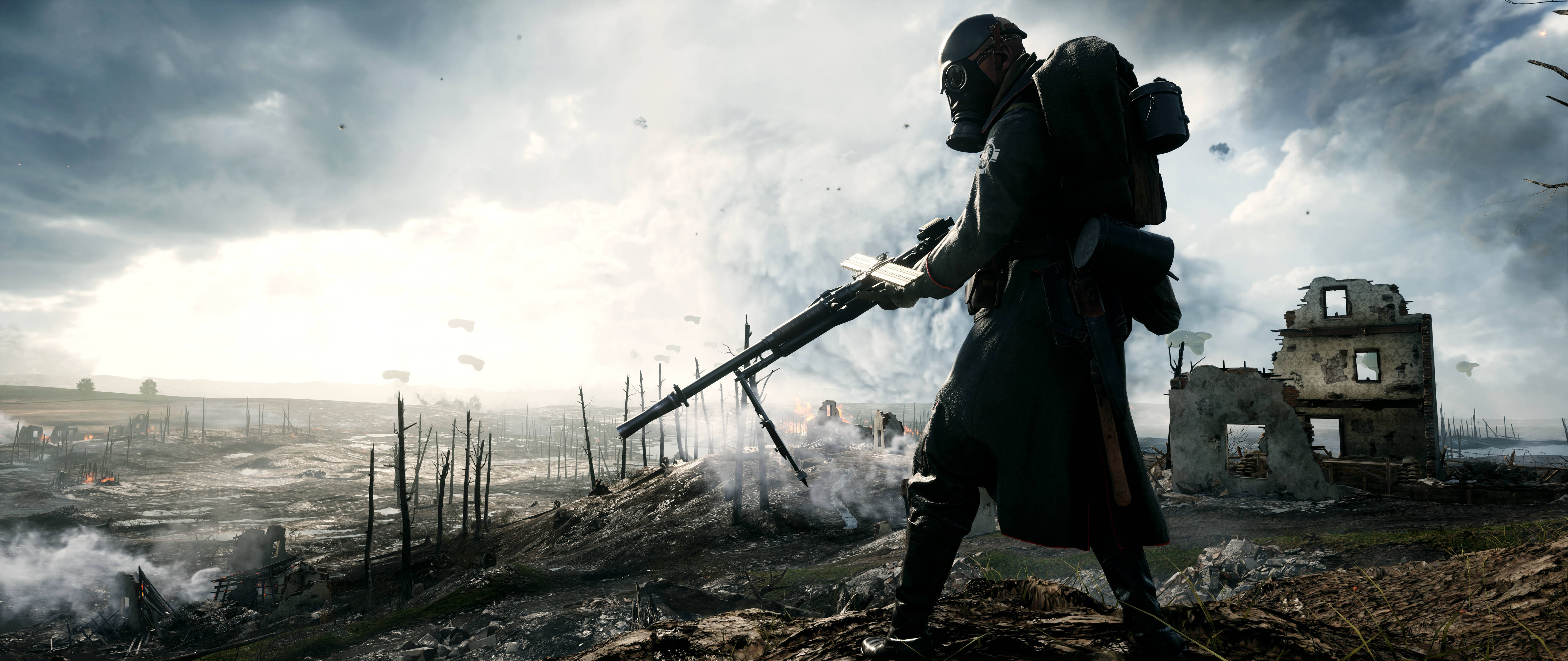Battlefield 1 HD 桌布 壁紙 — 一名戴著防毒面具和風衣的士兵，在煙霧瀰漫的戰場上前進，周圍是廢墟建築和鐵絲網，天空風暴密佈。