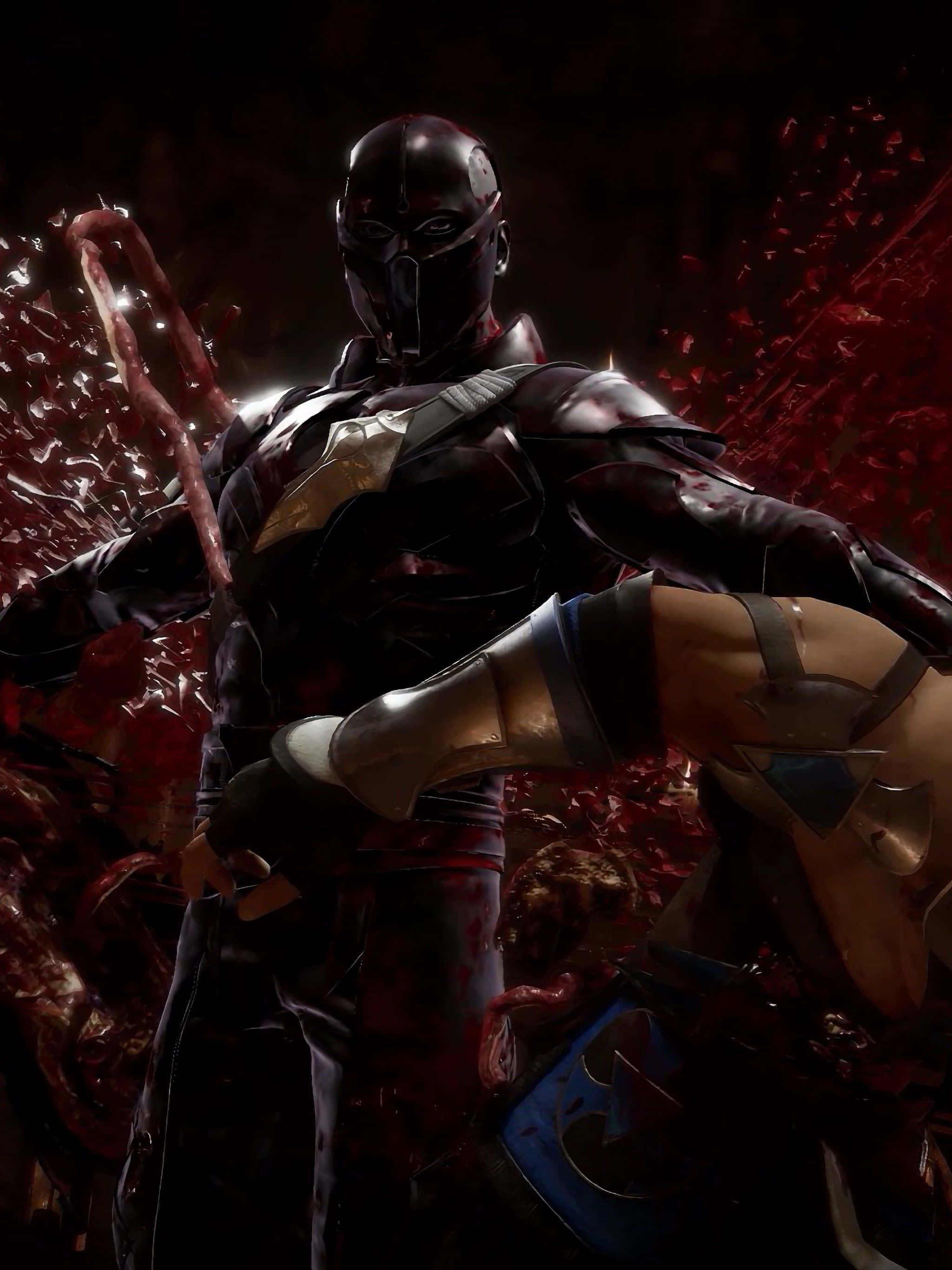 Mortal Kombat Fatality 桌布 壁紙 — 一名戴著面具、身穿黑色盔甲的戰士，在暴力戰鬥場景中，站在紅色鮮血和破碎碎片的噴灑之中。