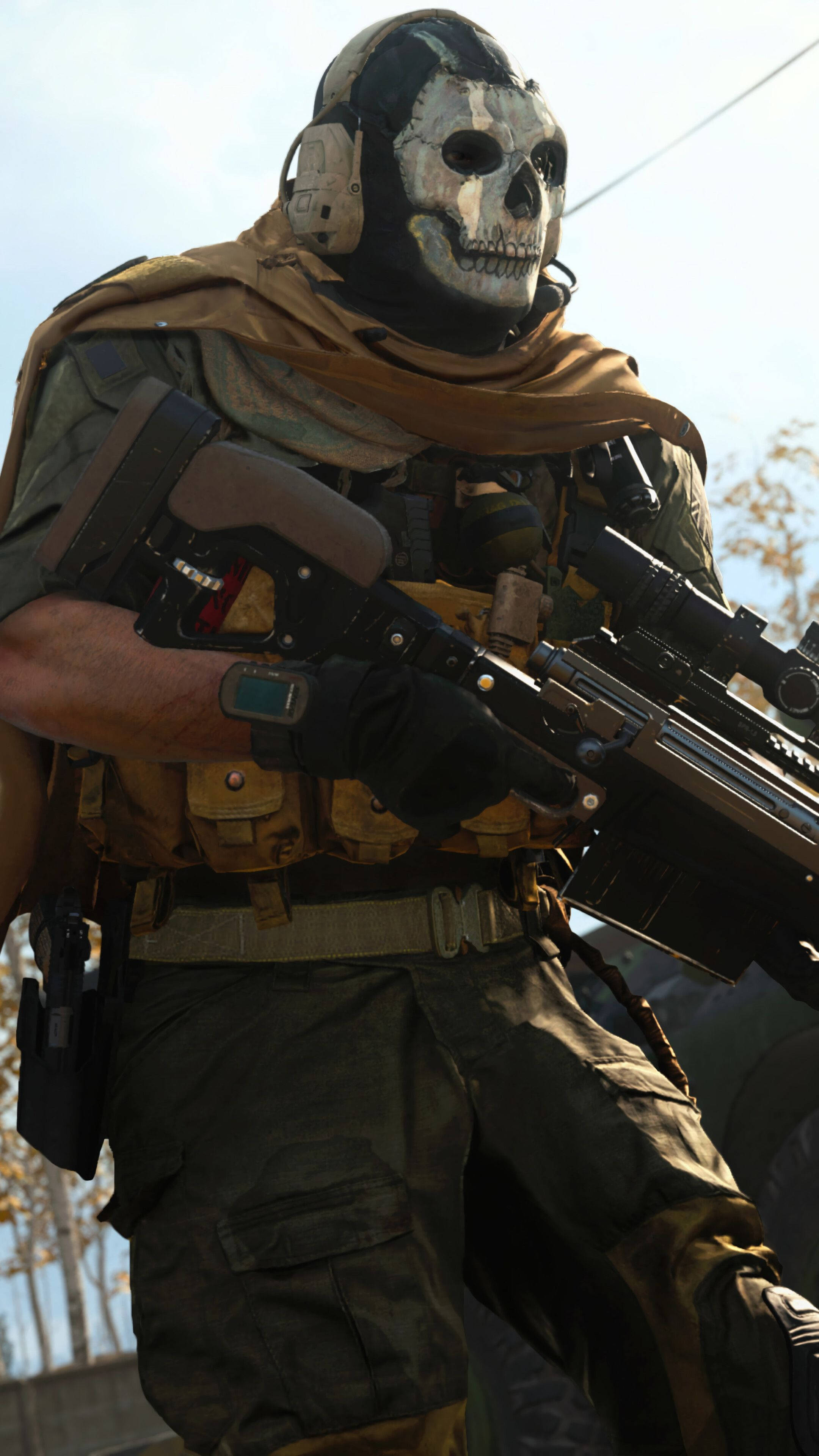 Call Of Duty Modern Warfare iPhone 桌布 壁紙 — 一名戴著骷髏面具和戰術裝備的士兵，在明亮的戶外背景下持步槍。