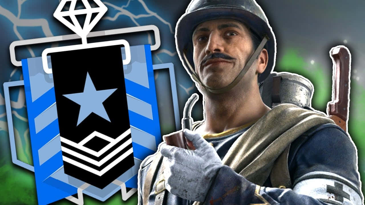 Rainbow Six Siege Doc 桌布 壁紙 — 一名戴頭盔、穿制服的士兵，在一個帶有星星的發光藍色軍事徽章旁邊拿著煙斗。