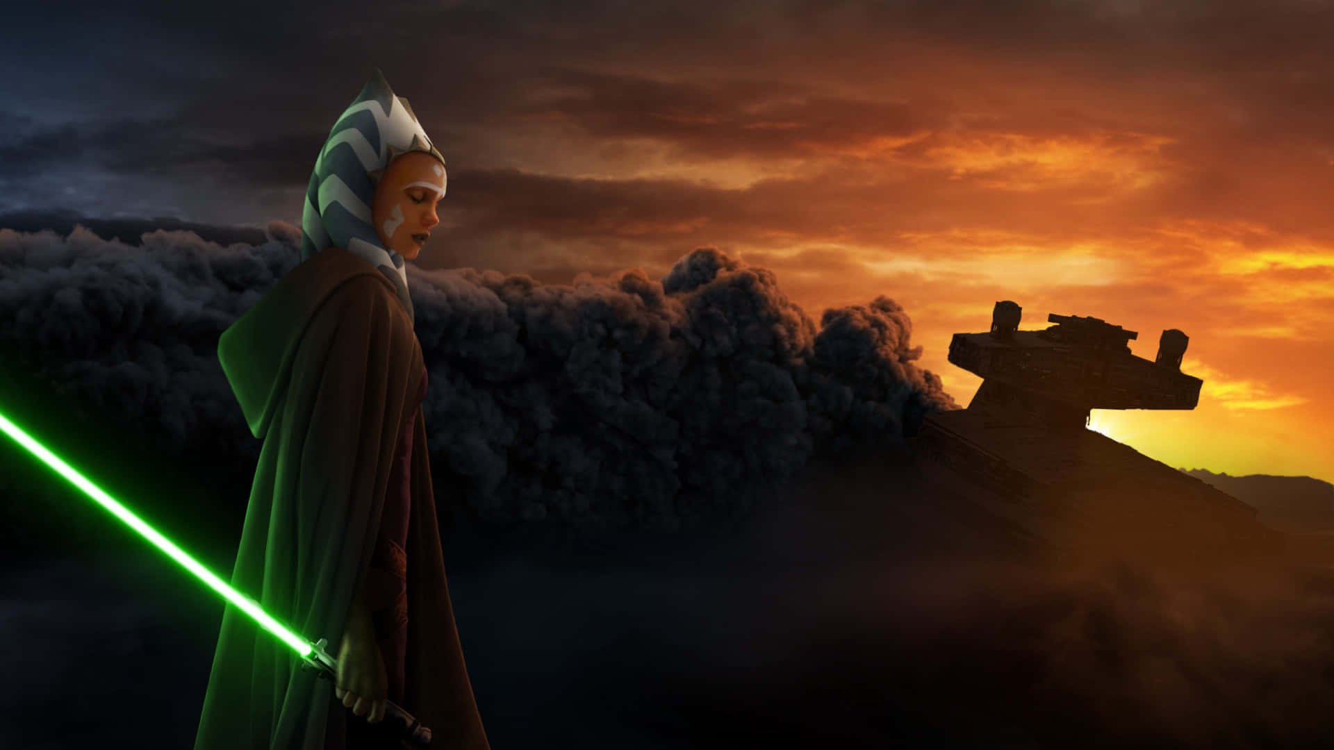 Lightsaber Duels 桌布 壁紙 — 一名手持綠色光劍的絕地武士站在迷霧雲層中，一艘星艦的剪影在熾熱的夕陽天空下浮現。
