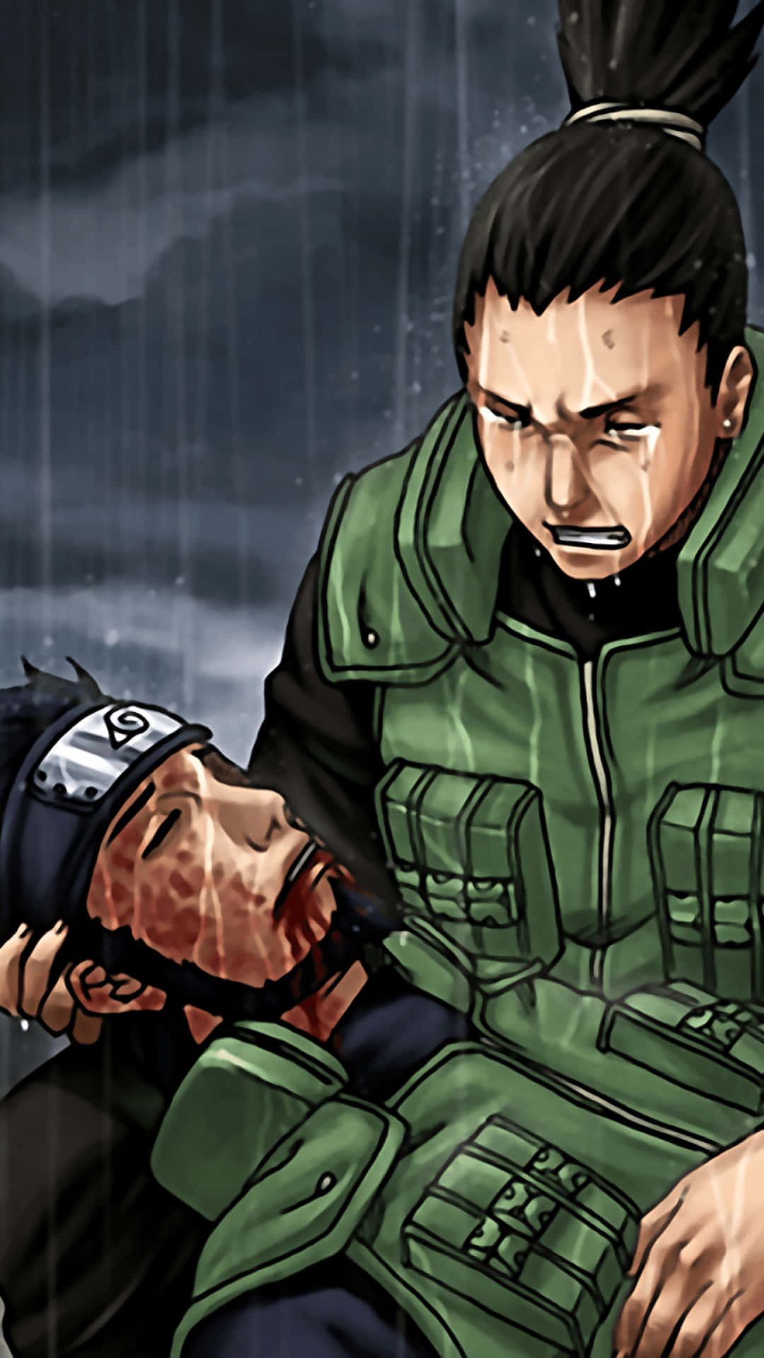 Shikamaru: the Picture of Relaxed Strength 壁紙 — 一名穿著綠色雨衣的忍者，在風雨交加的天空下抱著受傷的同伴，雨水劃過昏暗的場景。