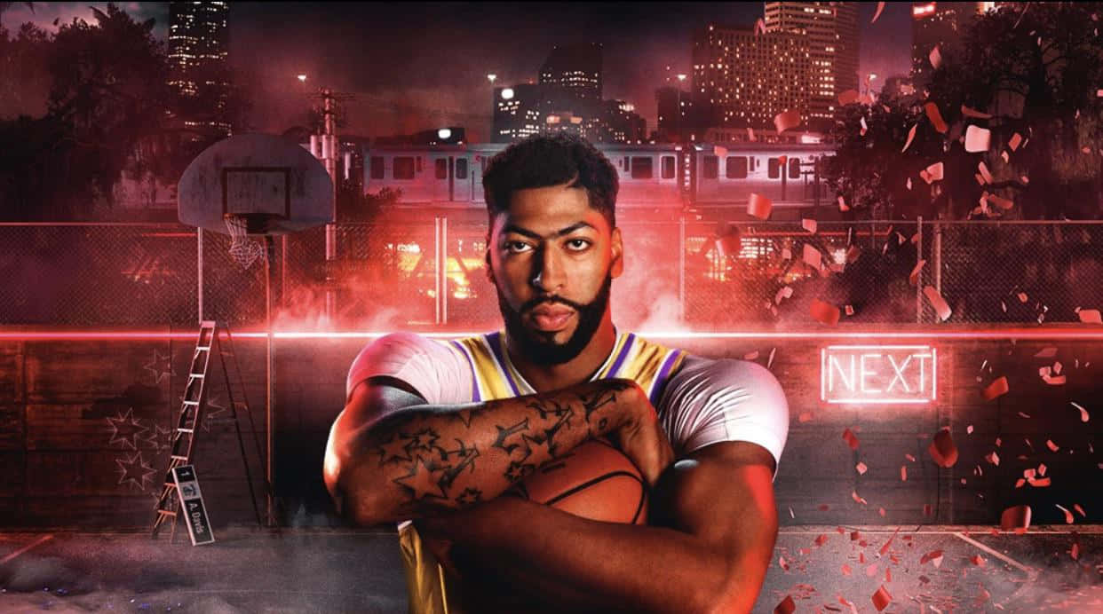NBA 2k20 桌布 壁紙 — 一名籃球運動員在霓虹燈下拿著球，紋身清晰可見，背景是夜晚的城市天際線。