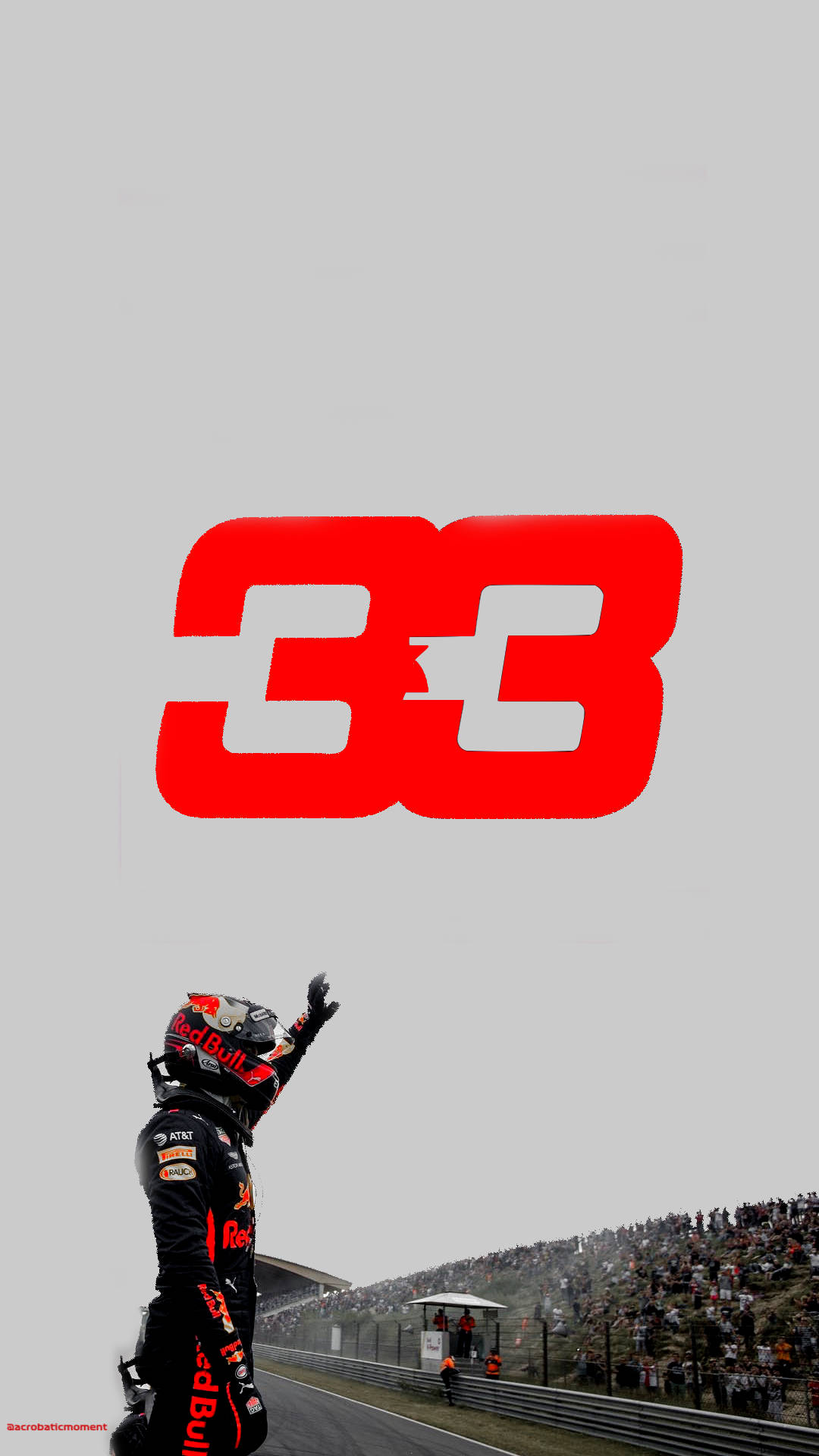 Verstappen 桌布 壁紙 — 一名身穿Red Bull賽車服的賽車手在賽道上舉手慶祝勝利，上方漂浮著一個巨大的紅色33號標誌。
