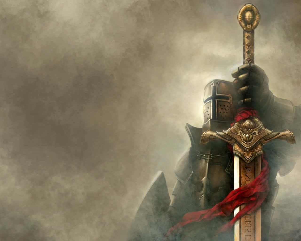 Ancient Weapons 桌布 壁紙 — 一名身穿全套盔甲的騎士，在迷霧灰暗的背景前，手持一把飾有紅色絲帶的華麗劍。