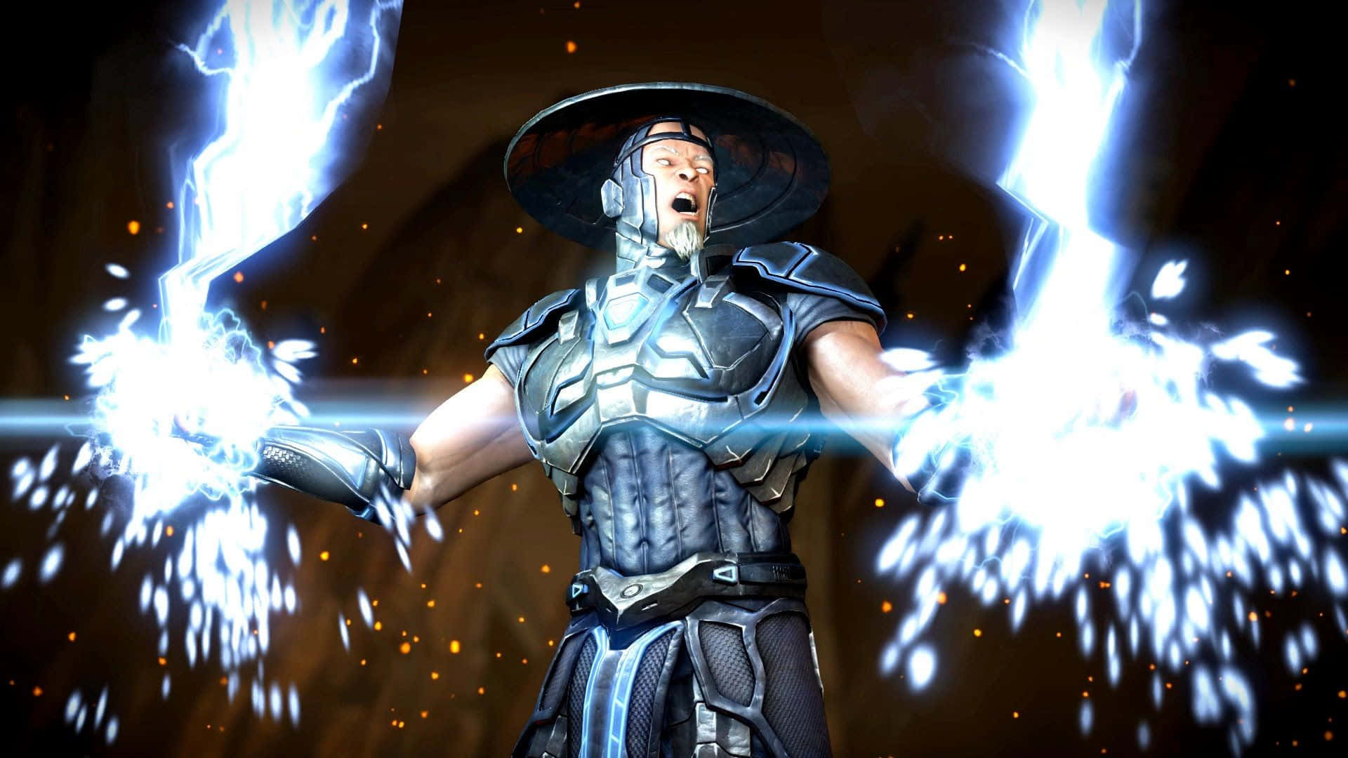 Mortal Kombat Raiden 桌布 壁紙 — 一名身穿暗色盔甲的戰士，在黑暗背景與發光餘燼的襯托下，從雙手中釋放出噼啪作響的藍色閃電。