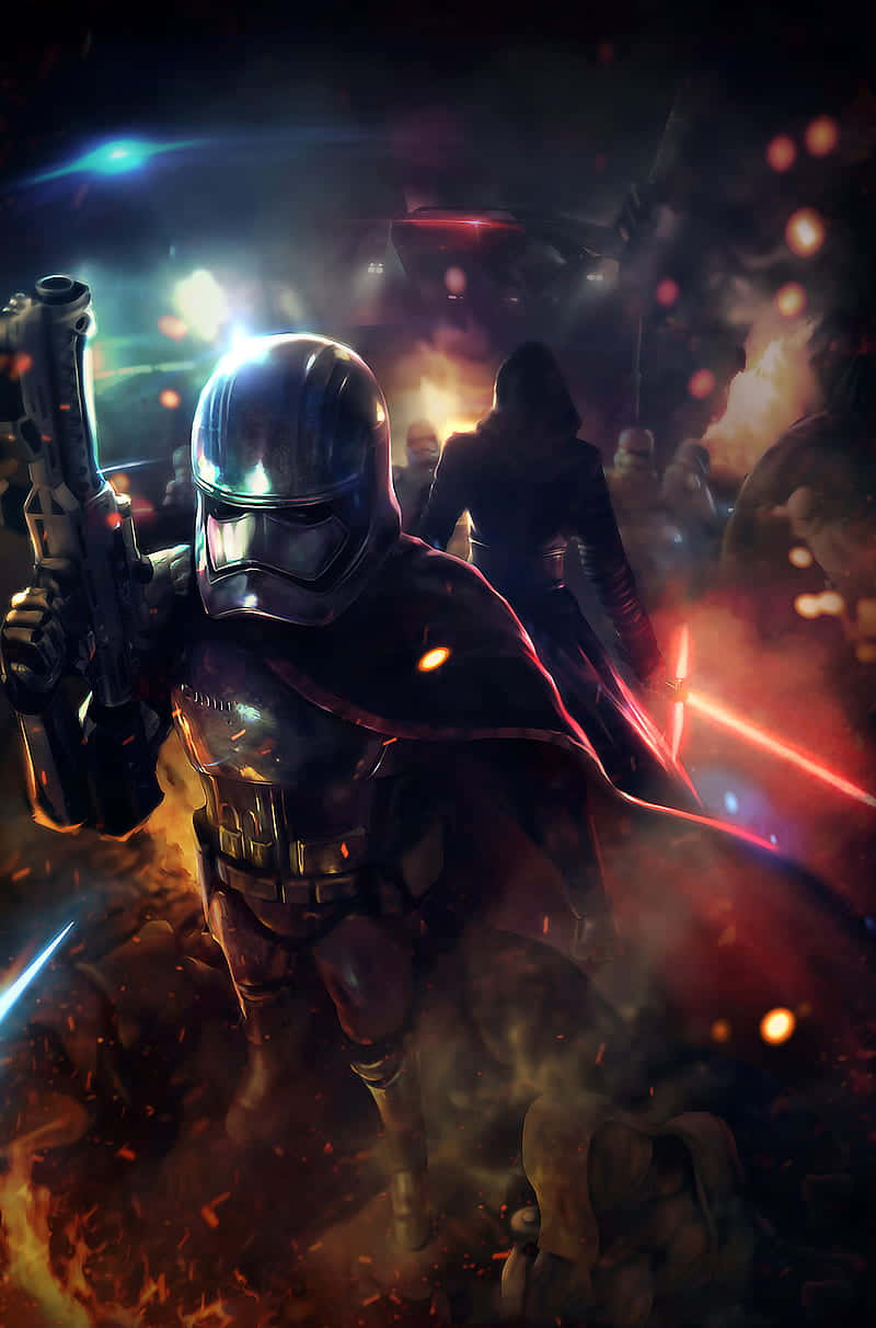Captain Phasma 桌布 壁紙 — 一名身穿深色盔甲和斗篷的風暴兵在熾熱的戰鬥場景中，手持發光的光劍，在煙霧中挑釁地站立。