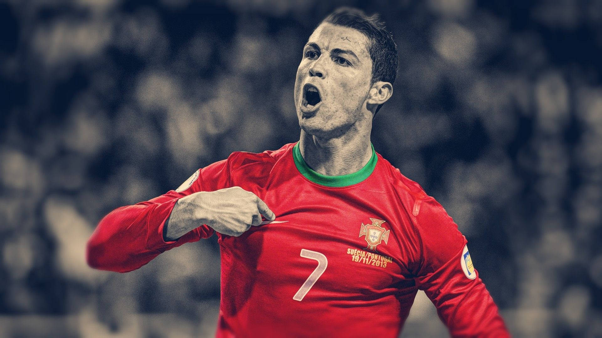 Cristiano Ronaldo 桌布 壁紙 — 一名身穿紅色葡萄牙球衣、背號7的足球員張開嘴巴、手指指向，熱情慶祝。