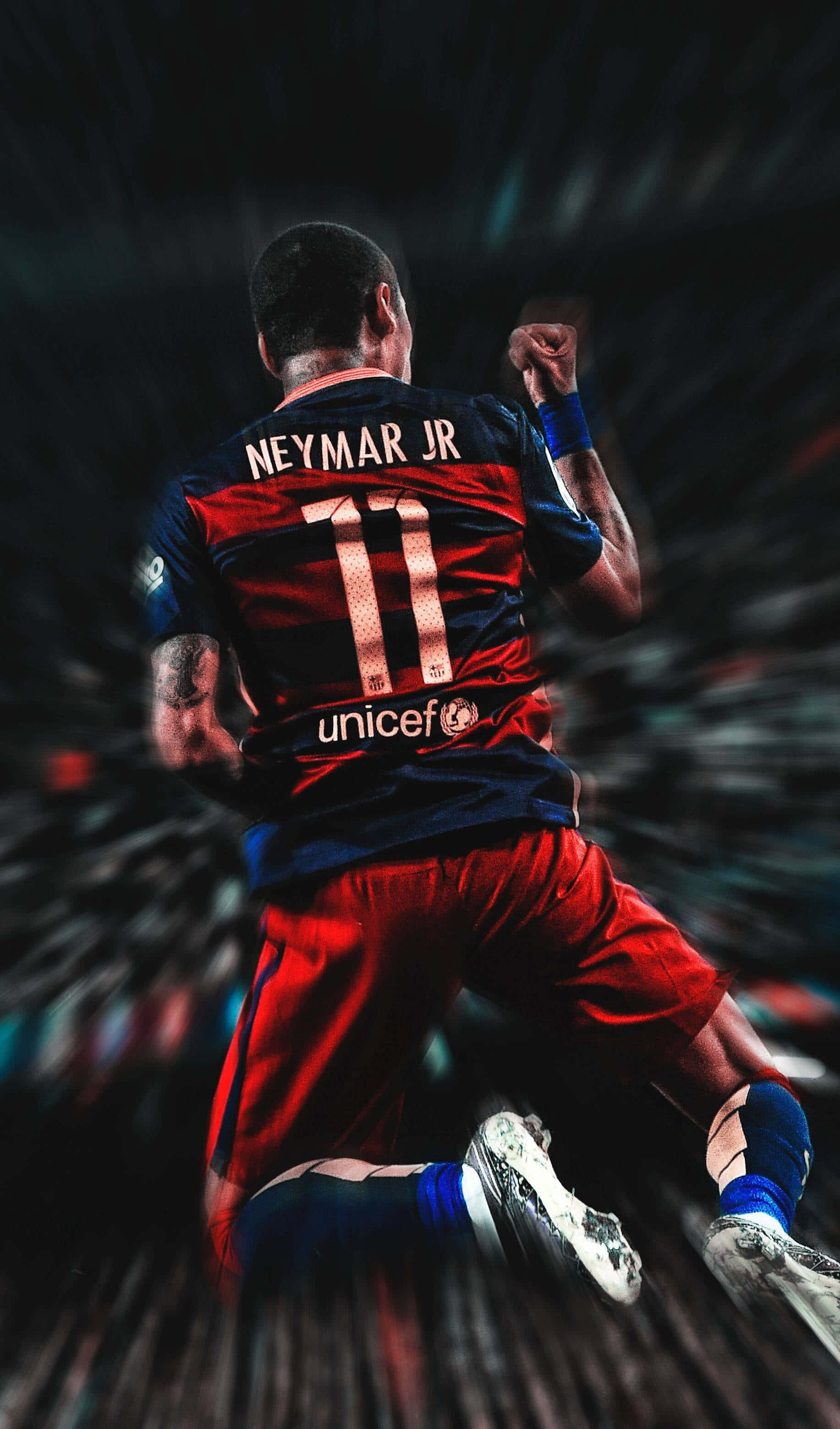 Neymar 桌布 壁紙 — 一名身穿紅藍球衣、背號11的足球運動員，在模糊的體育場背景下高舉拳頭慶祝勝利。