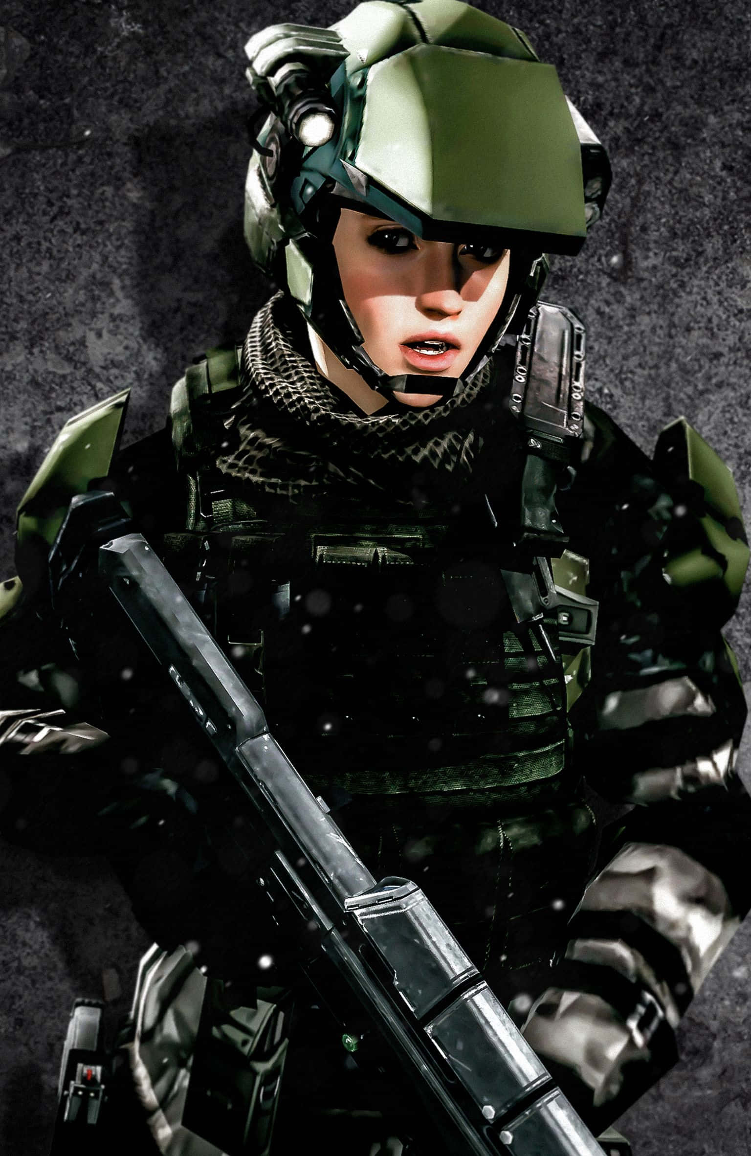 Halo Unsc 桌布 壁紙 — 一名身穿綠色戰術裝備和頭盔的女兵，在黑暗粗糙的背景前手持步槍。