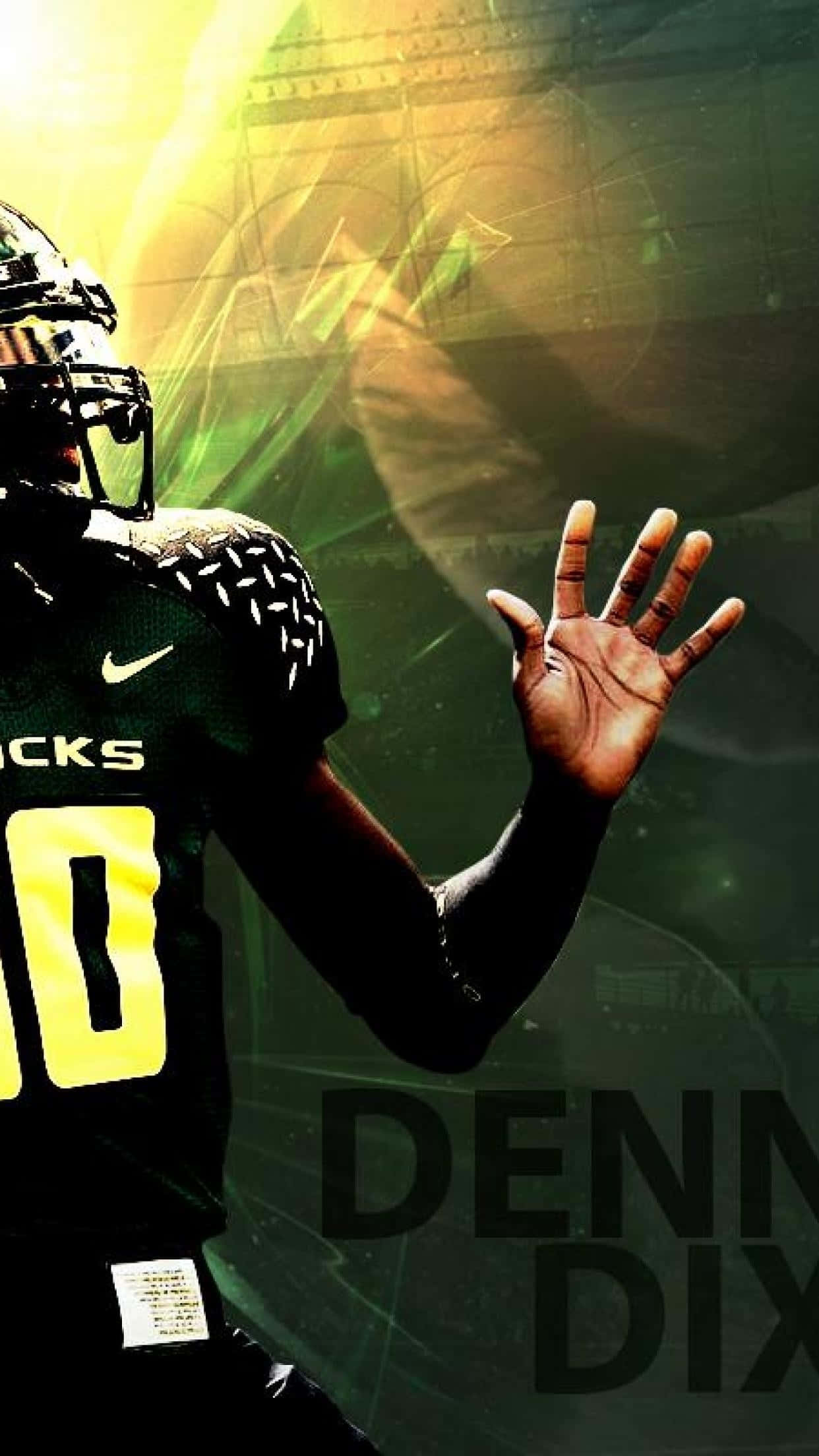 Oregon Ducks 桌布 壁紙 — 一名身穿綠色球衣、背號10的足球員，在發光的抽象背景前舉起手。