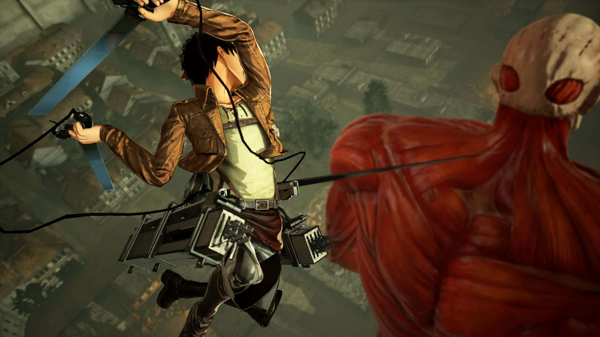 Aot 2 Final Battle 桌布 壁紙 — 一名身穿背帶的士兵揮舞刀刃，朝向一個俯瞰下方城市景觀的巨大紅色巨人。