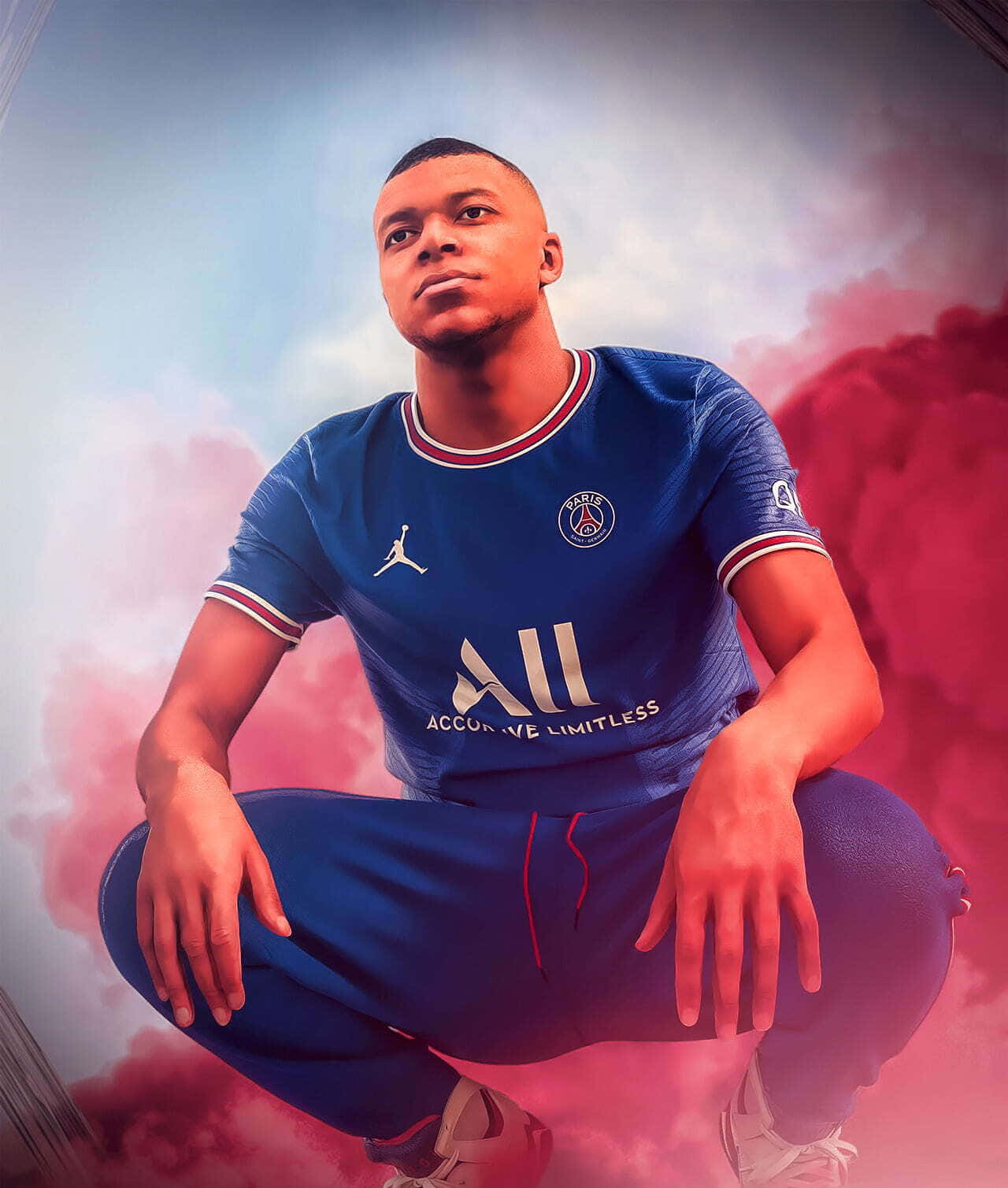 Mbappe 桌布 壁紙 — 一名身穿藍色巴黎聖日耳曼球衣的足球員，在戲劇性的粉紅色和藍色雲彩背景下自信地蹲下。