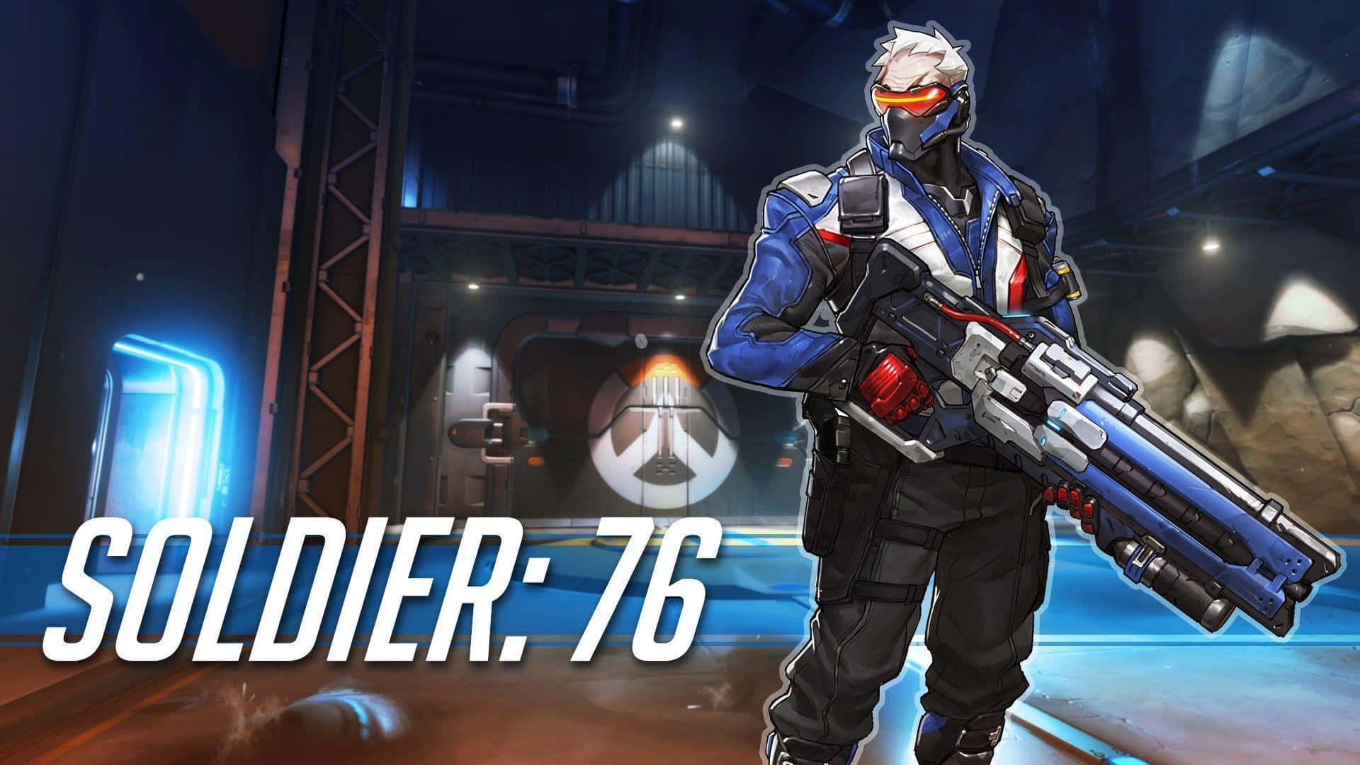 Soldier 76 桌布 壁紙 — 一名身穿藍黑裝甲的未来士兵在霓虹燈科幻走廊中手持重型武器。