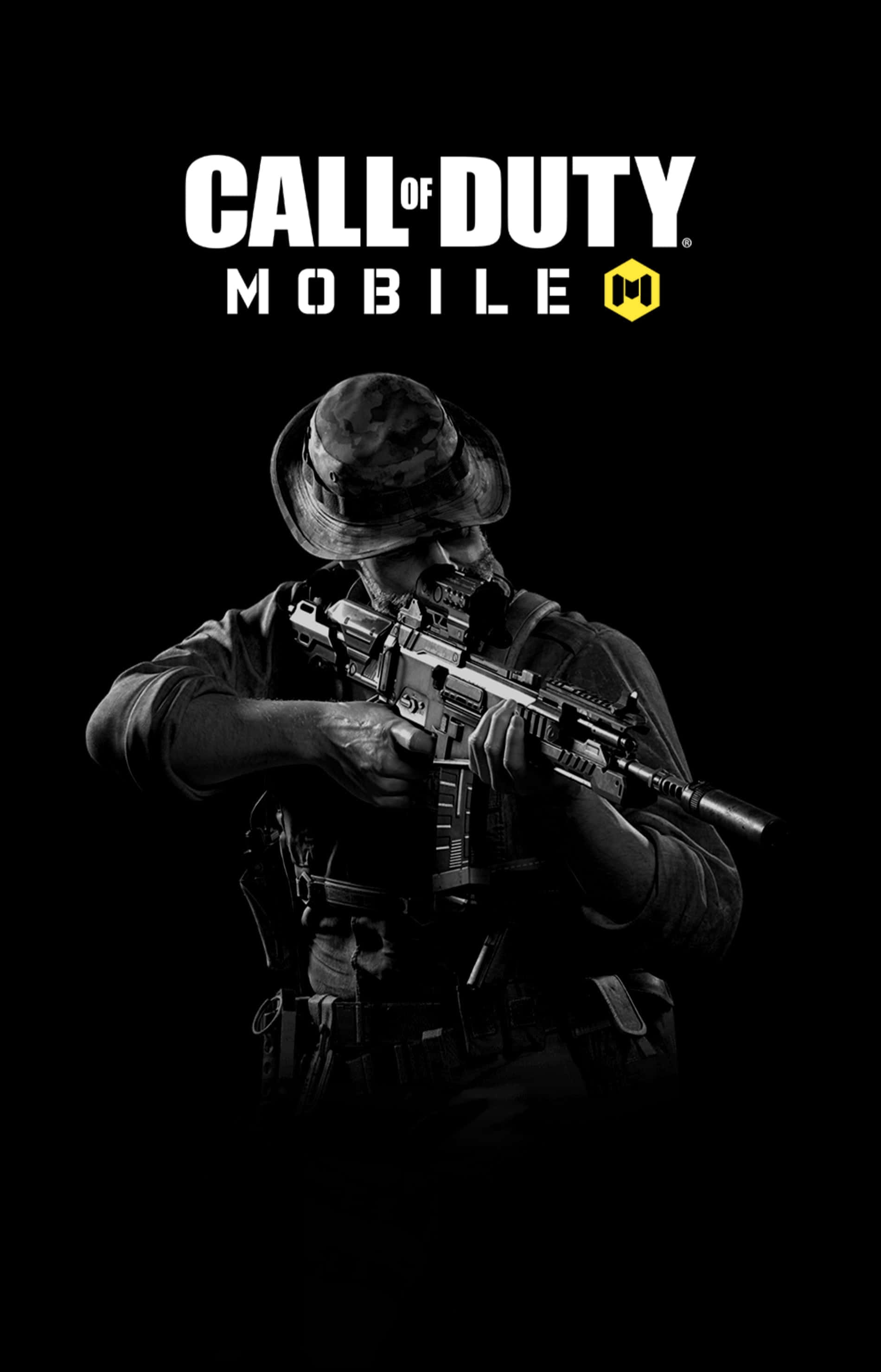 Cod Mobile Character Skins 桌布 壁紙 — 一名身穿迷彩裝備的士兵在黑色背景前手持步槍，並帶有『Call of Duty Mobile』文字。