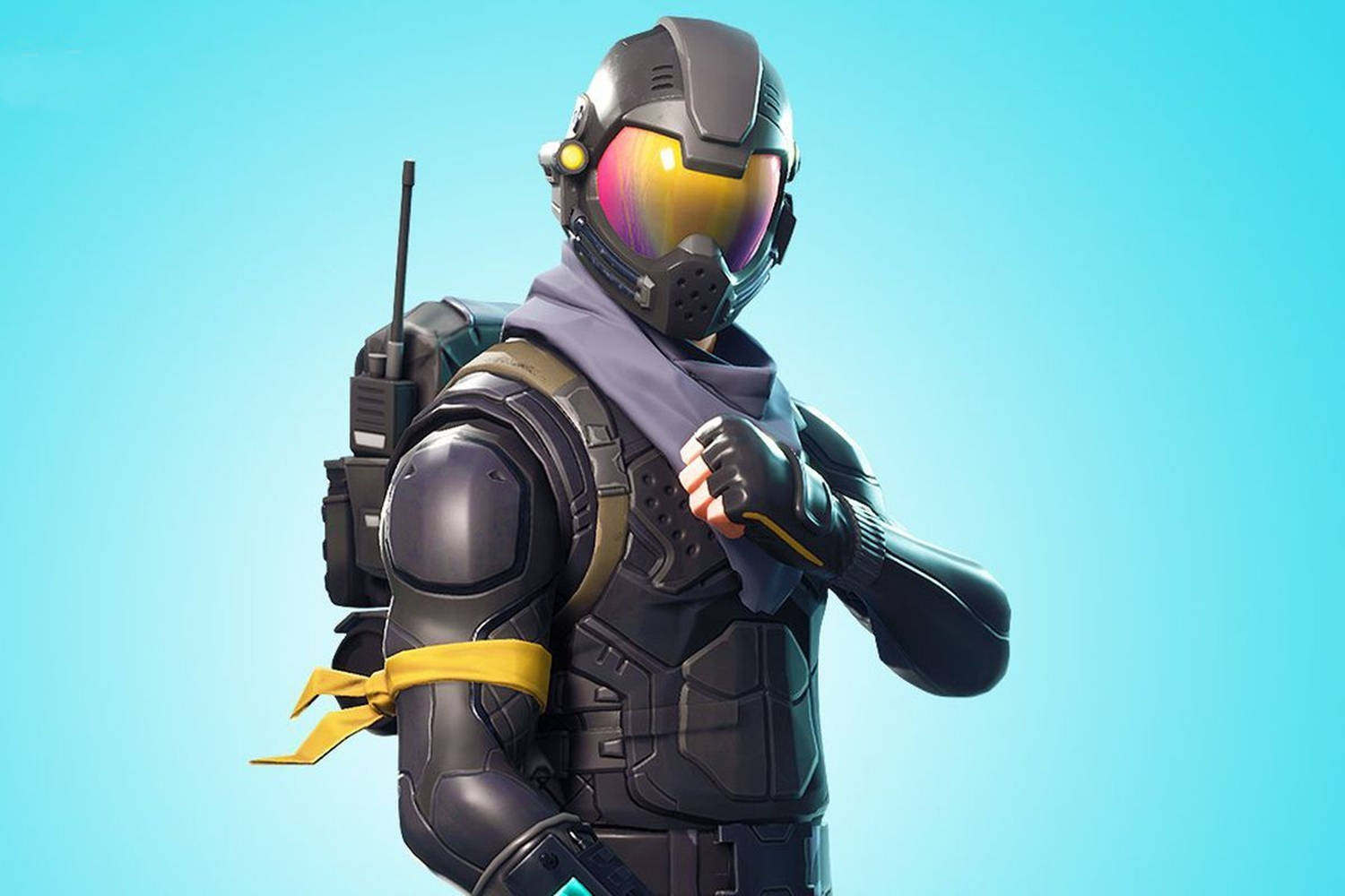 Fortnite 造型 桌布 壁紙 — 一名身穿黑色盔甲和反光頭盔的未來士兵，站在純青色背景前，戴著黃色圍巾和收音機。