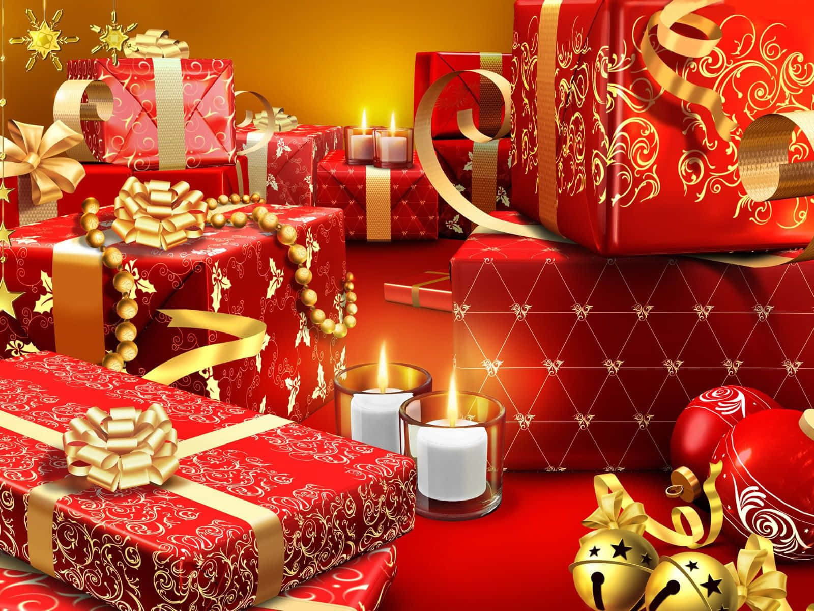 Red Aesthetic Christmas 桌布 壁紙 — 一堆裝飾華麗的紅色禮物盒，配上金色絲帶和蠟燭，在金色背景下溫暖地發光。