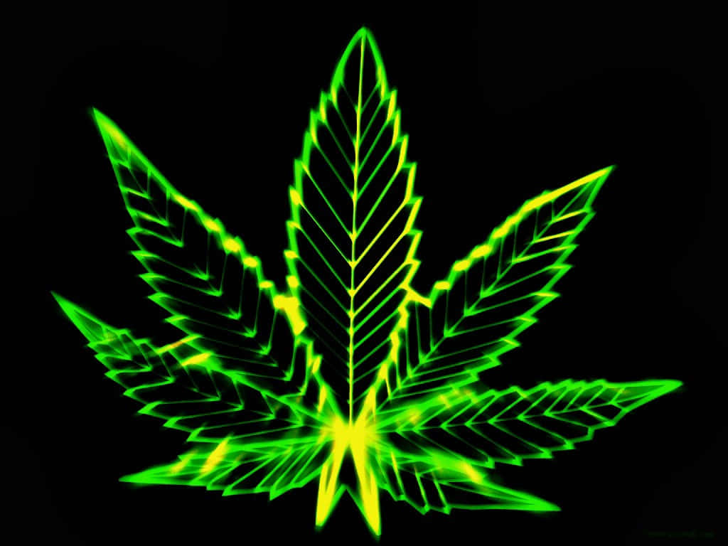 迷幻 桌布 壁紙 — 一塊帶有鋒利鋸齒邊緣的霓虹綠色發光大麻葉，在純黑色背景上散發光芒。
