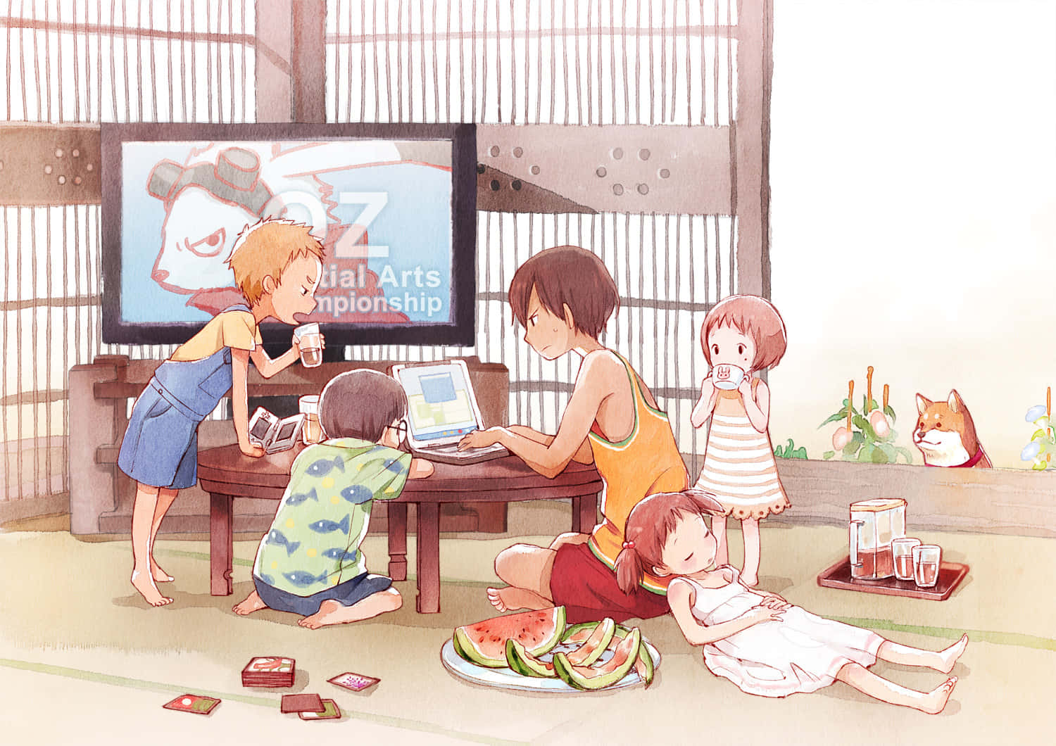 Summer Wars 桌布 壁紙 — 一家人聚集在陽光充足的日式房間裡，享用西瓜並觀看電視上的卡通片。