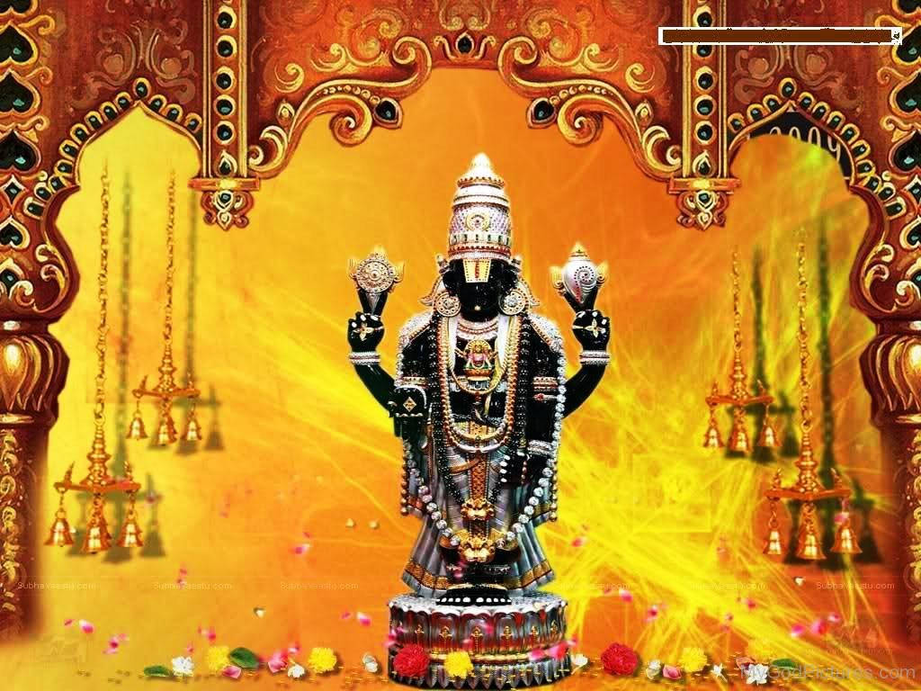 Hindu Temple 桌布 壁紙 — 一尊閃耀的黑色神像，飾有黃金珠寶，站在一個金色華麗的寺廟拱門中，掛著燈籠和花卉供品。