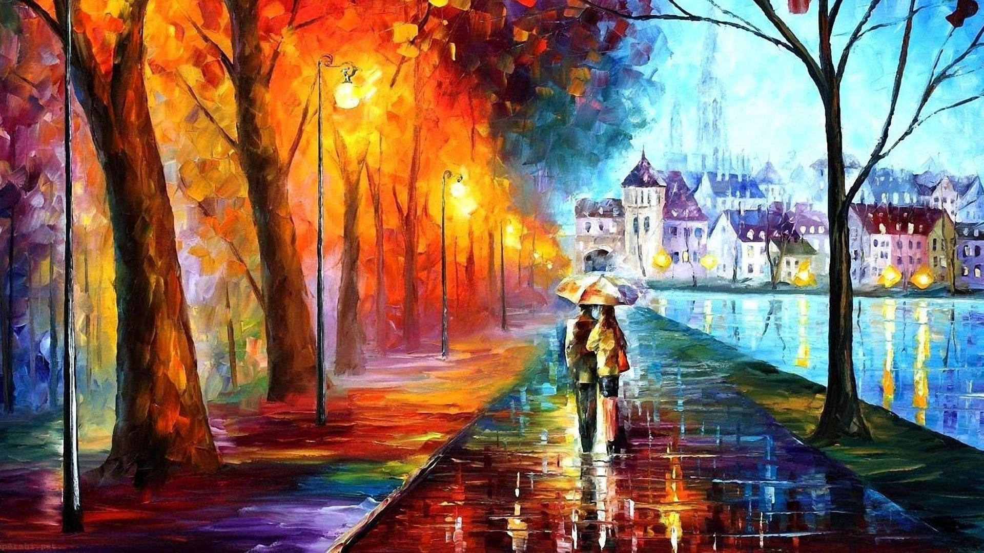 HD 桌布 壁紙 — 一對情侶在歐洲小鎮的雨中，撐著傘沿著一條被雨水打濕的小徑行走，小徑兩旁種滿了秋樹，倒映出鮮豔的色彩。