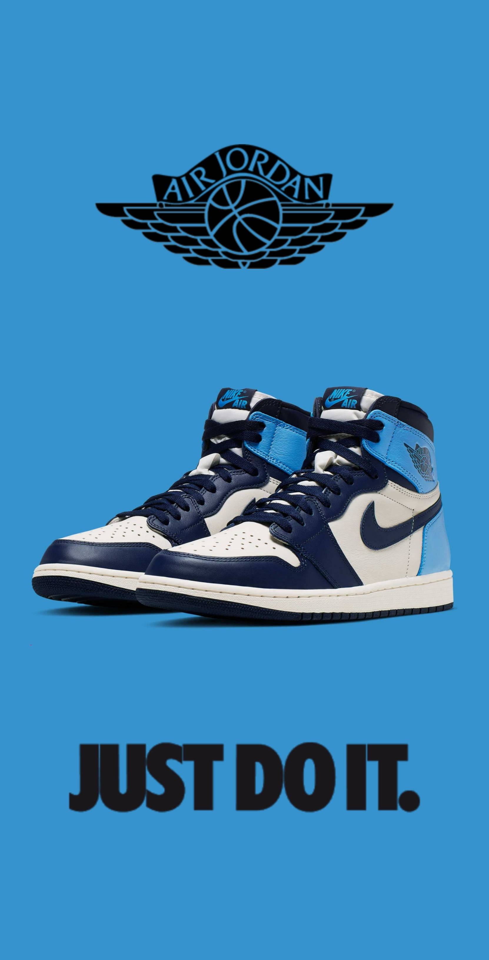 Game Royal Nike Jordan 1 壁紙 — 一對藍白相間的Air Jordan 1運動鞋，居中放置在純藍色背景上，帶有Air Jordan標誌和Just Do It口號。