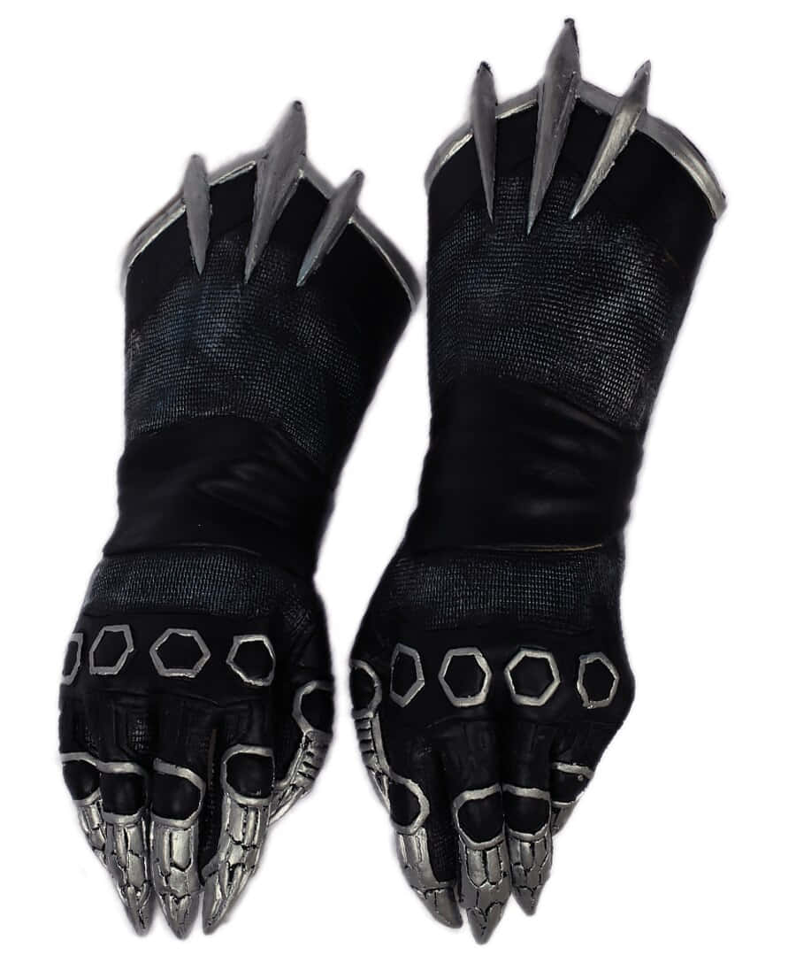 Panther Claws 桌布 壁紙 — 一對黑色黑豹手套，帶有金屬銀色爪子和六角形手指裝飾，背景為白色。