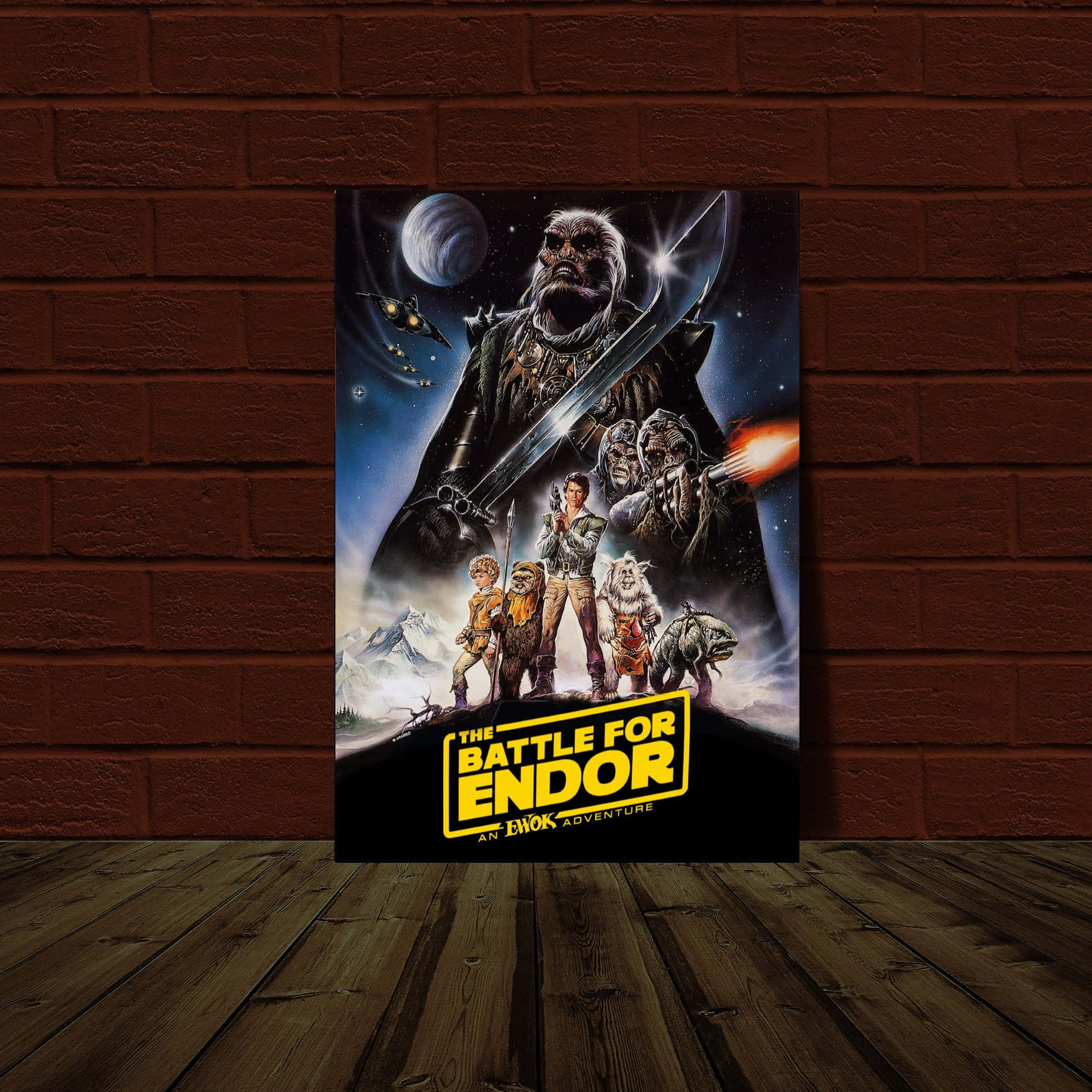 The Battle Of Endor 桌布 壁紙 — 一幅《星球大戰：安鐸之戰》的復古海報掛在紅磚牆上，下方是木地板。