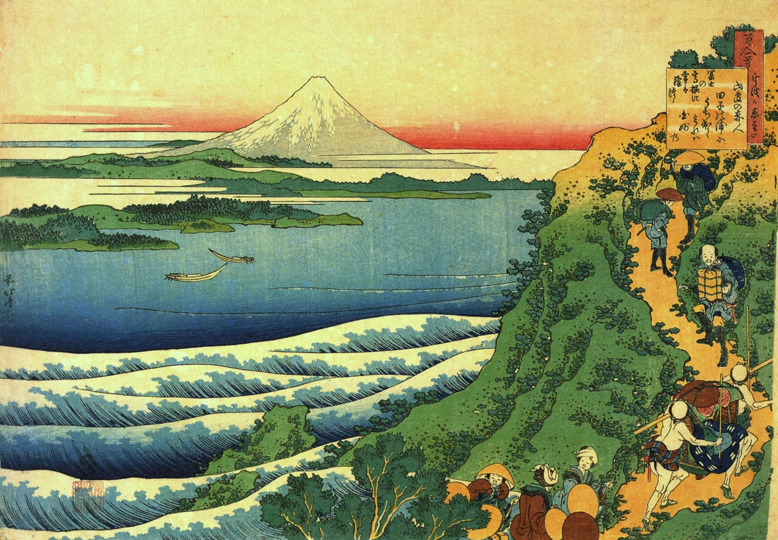 Fine Arts 桌布 壁紙 — 一幅傳統日本木版畫描繪了旅行者在日落時分沿著蜿蜒的海岸小徑行走，旁邊是洶湧的海浪，遠處是富士山。