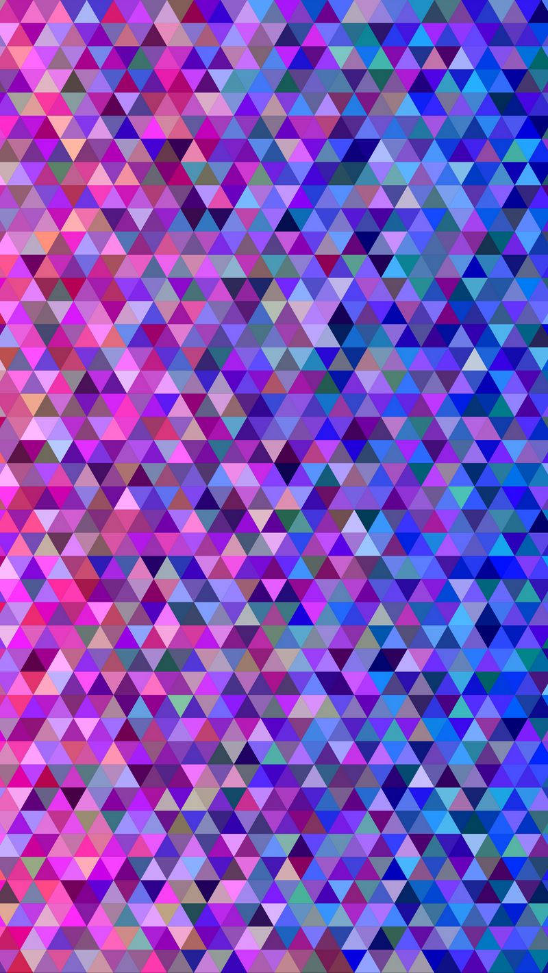 Shapes 桌布 壁紙 — 一幅充滿活力的抽象牆紙，由紫色、粉紅色和藍色漸變色調的重疊三角形組成。