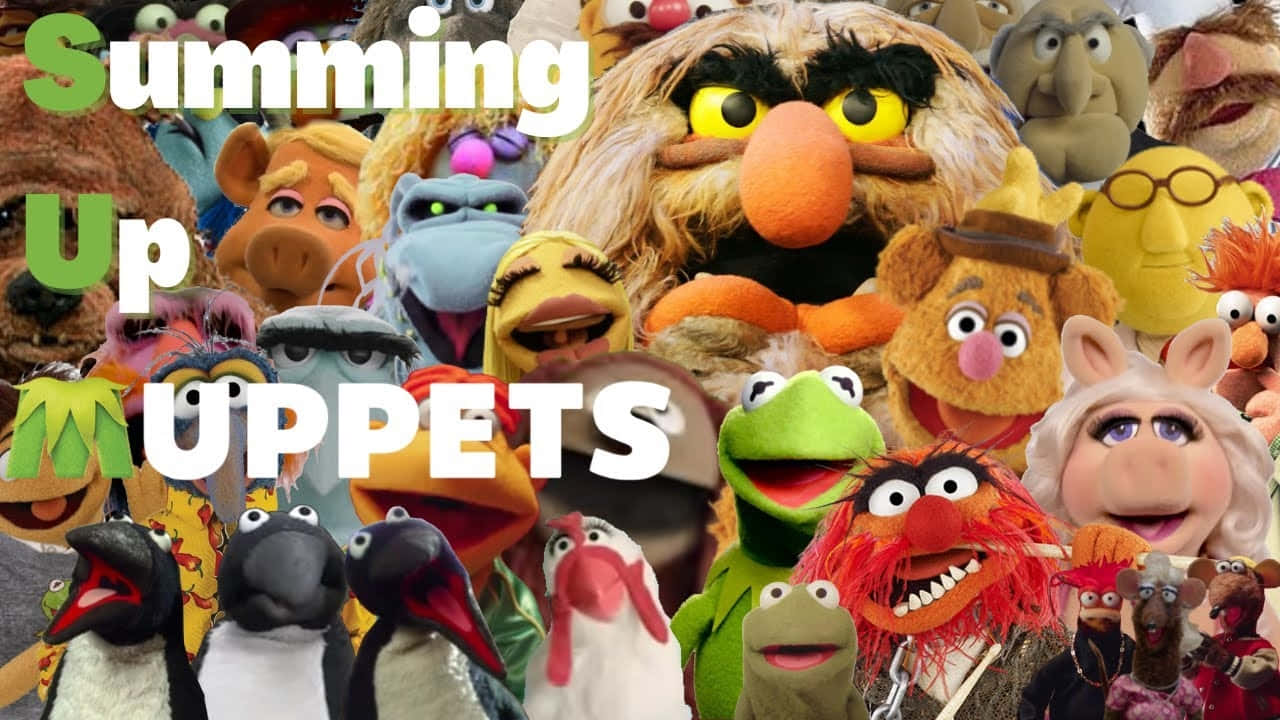  壁紙 — 一幅充滿活力的拼貼畫，展示深受喜愛的Muppets角色在粗體文字下微笑並一起擺姿勢。