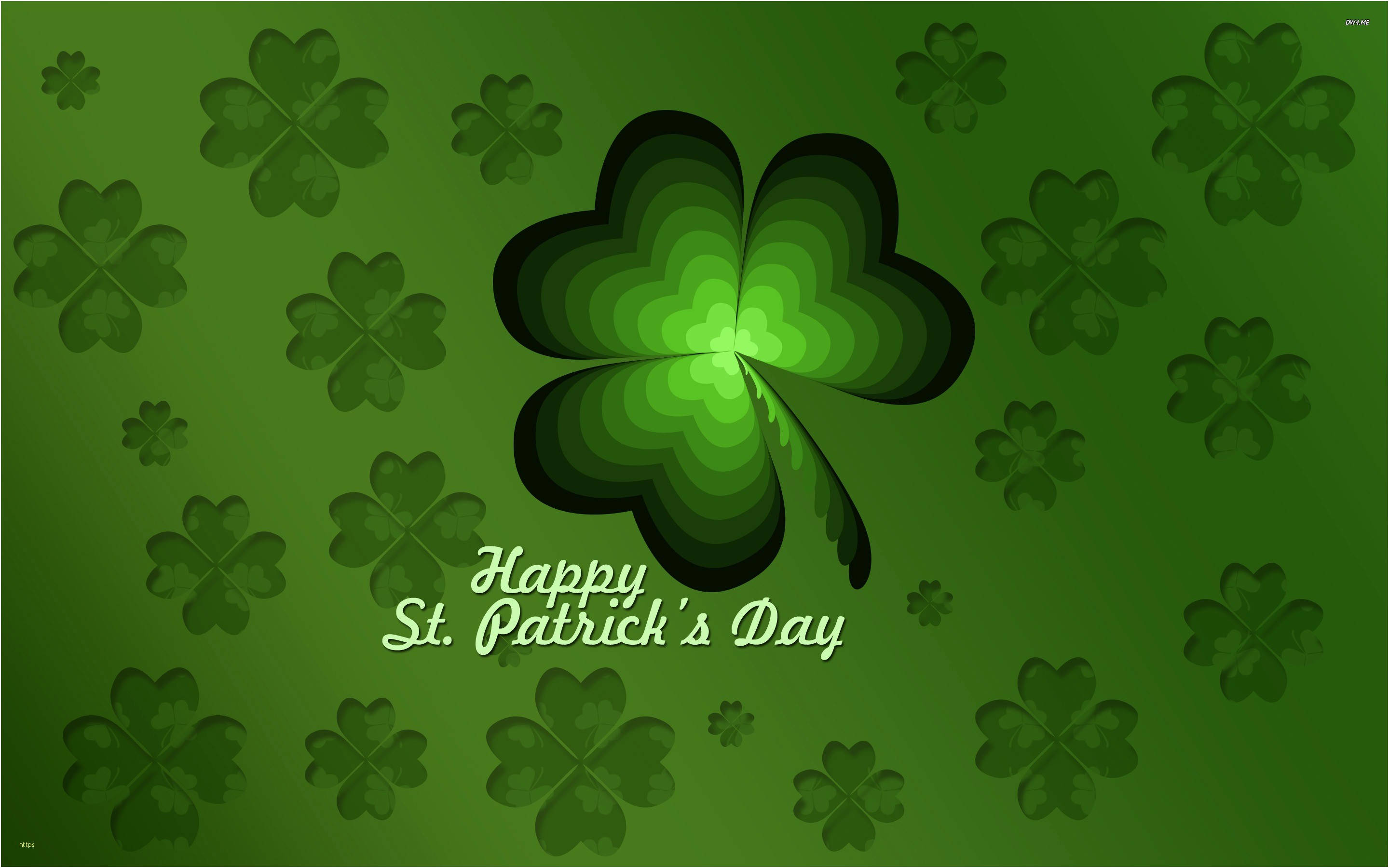 Happy St Patricks Day 桌布 壁紙 — 一幅充滿活力的綠色數碼插圖，以漸變背景和節日文字為特色，展示了一個大型分層四葉草，周圍散落著較小的三葉草。