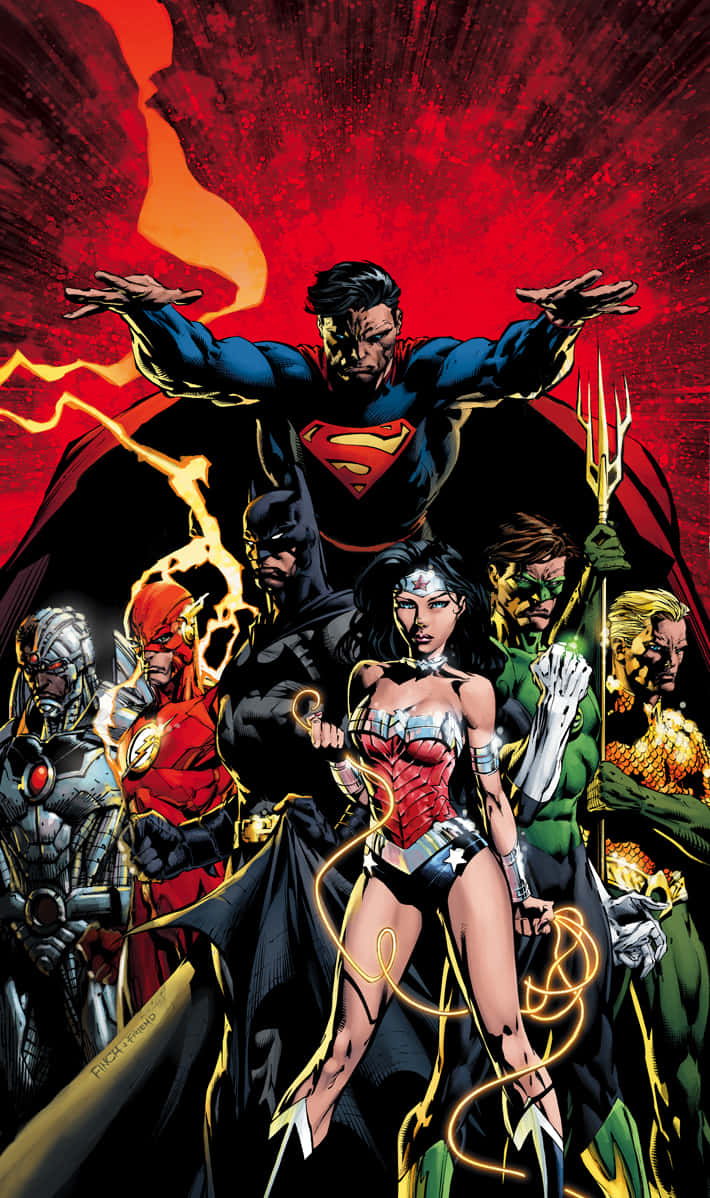 Justice League Gods And Monsters 桌布 壁紙 — 一幅動態漫畫書插圖，描繪DC超級英雄包括超人、神奇女俠和蝙蝠俠，英勇地站在火紅背景前。