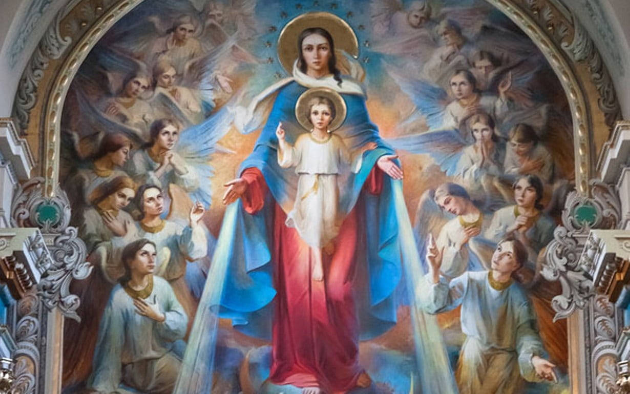 Mary 桌布 壁紙 — 一幅宏偉的宗教壁畫描繪聖母瑪利亞懷抱基督嬰孩，周圍有天使環繞，背景為大教堂。