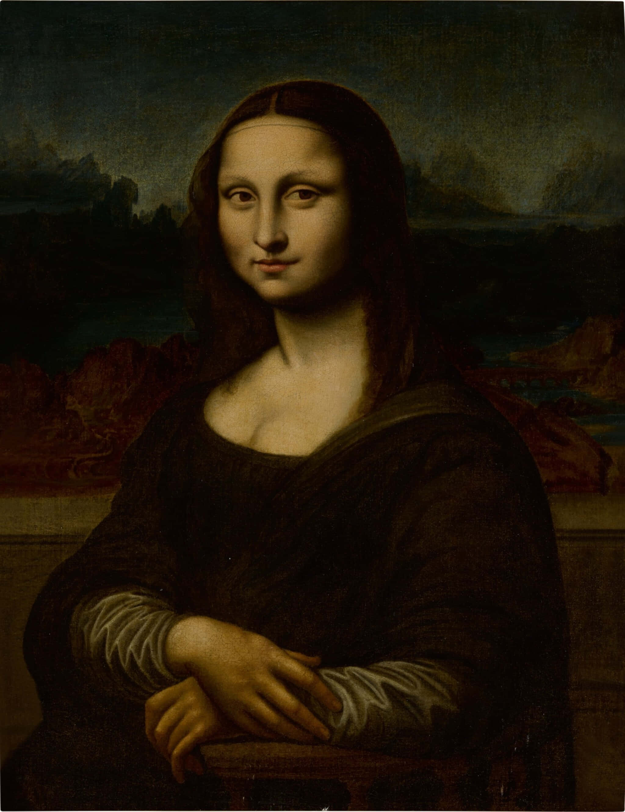 Mona Lisa 桌布 壁紙 — 一幅寧靜的文藝復興時期女性肖像，帶著微妙的微笑，身披深色長袍，背景是霧氣瀰漫的遠方風景。