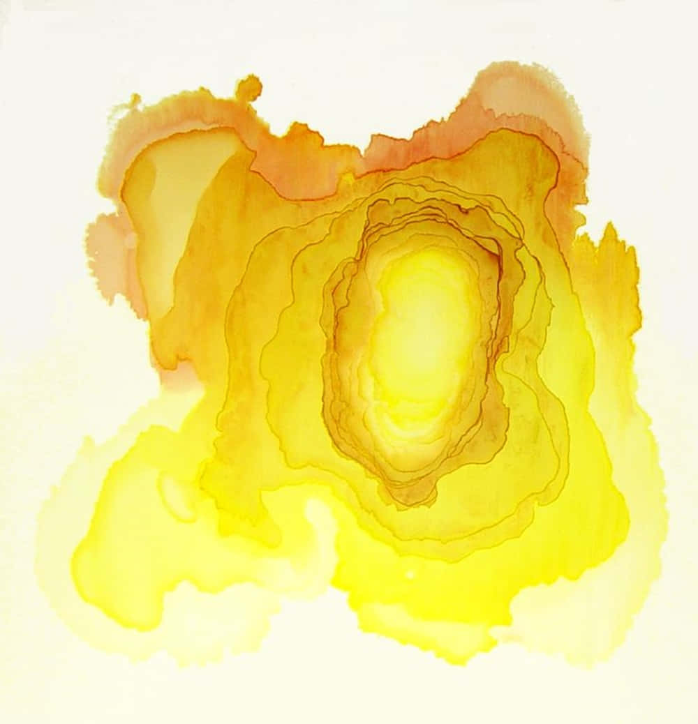 Yellow Art 桌布 壁紙 — 一幅明亮的黃色水彩抽象畫，帶有同心有機漩渦，逐漸融入柔和的白色背景。