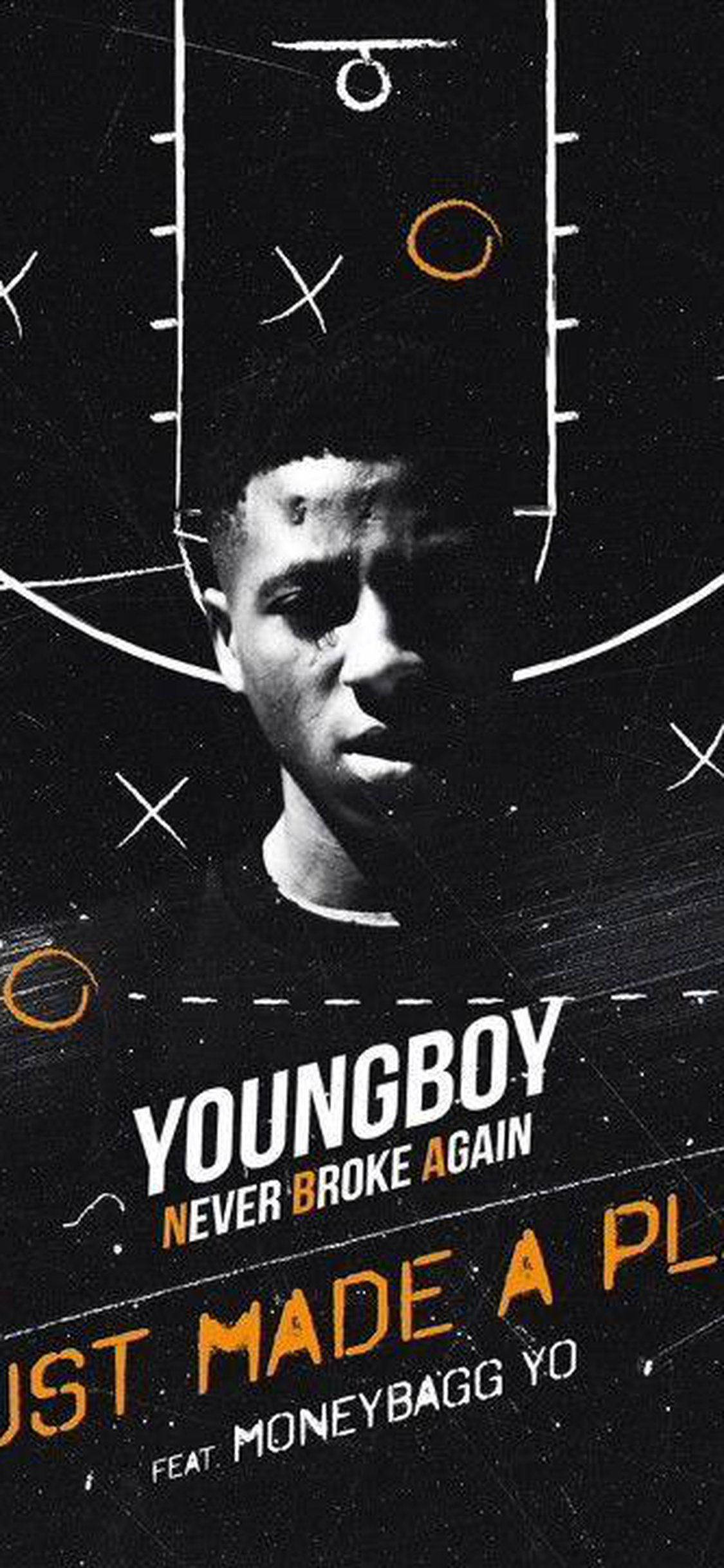 背景 桌布 壁紙 — 一幅粗糙的黑白肖像，YoungBoy Never Broke Again 的臉上疊加了足球比賽圖表。