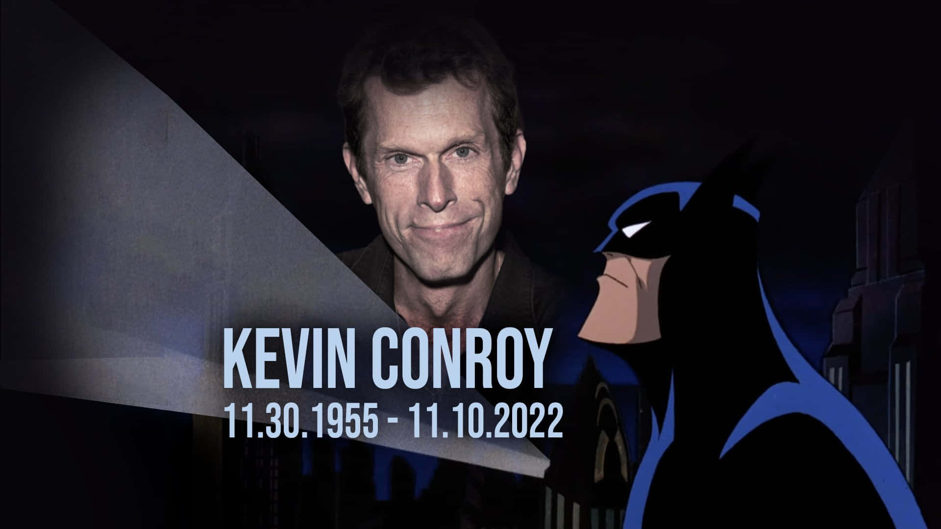 Kevin Conroy 桌布 壁紙 — 一幅致敬圖片，顯示演員凱文·康羅伊站在其動畫蝙蝠俠角色旁邊，背景是黑暗的城市景觀。