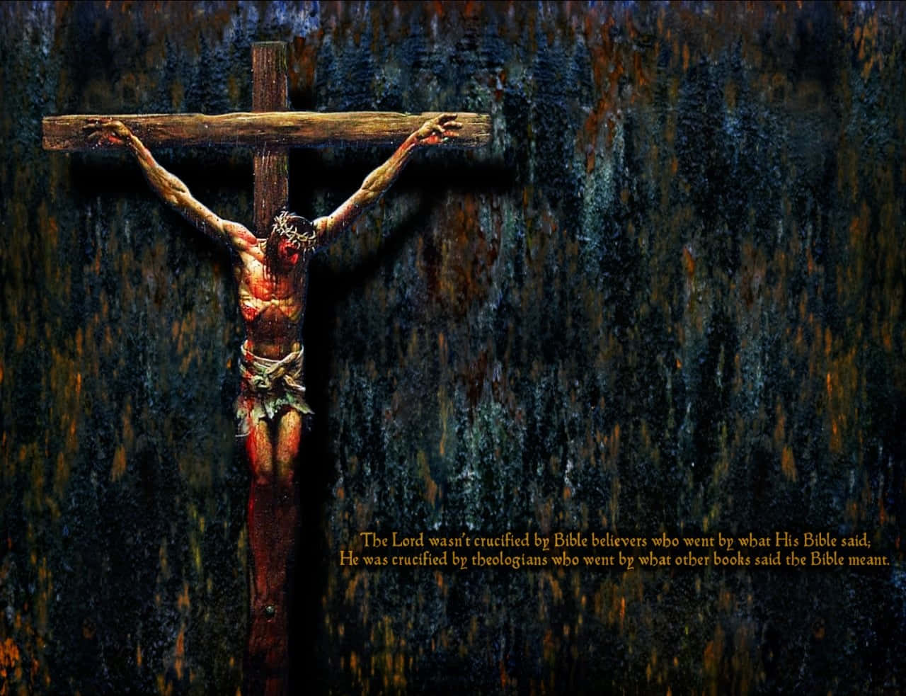 Jesus Crucifixion 桌布 壁紙 — 一幅莊嚴的畫作，描繪耶穌被釘在木製十字架上，背景為深色紋理，底部有聖經經文。