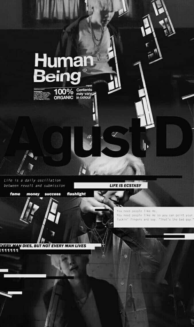 Agust D 桌布 壁紙 — 一幅黑白拼貼畫，描繪一名年輕男子，帶有文字疊加和破碎的窗戶圖像，營造出一種粗獷的城市美學。