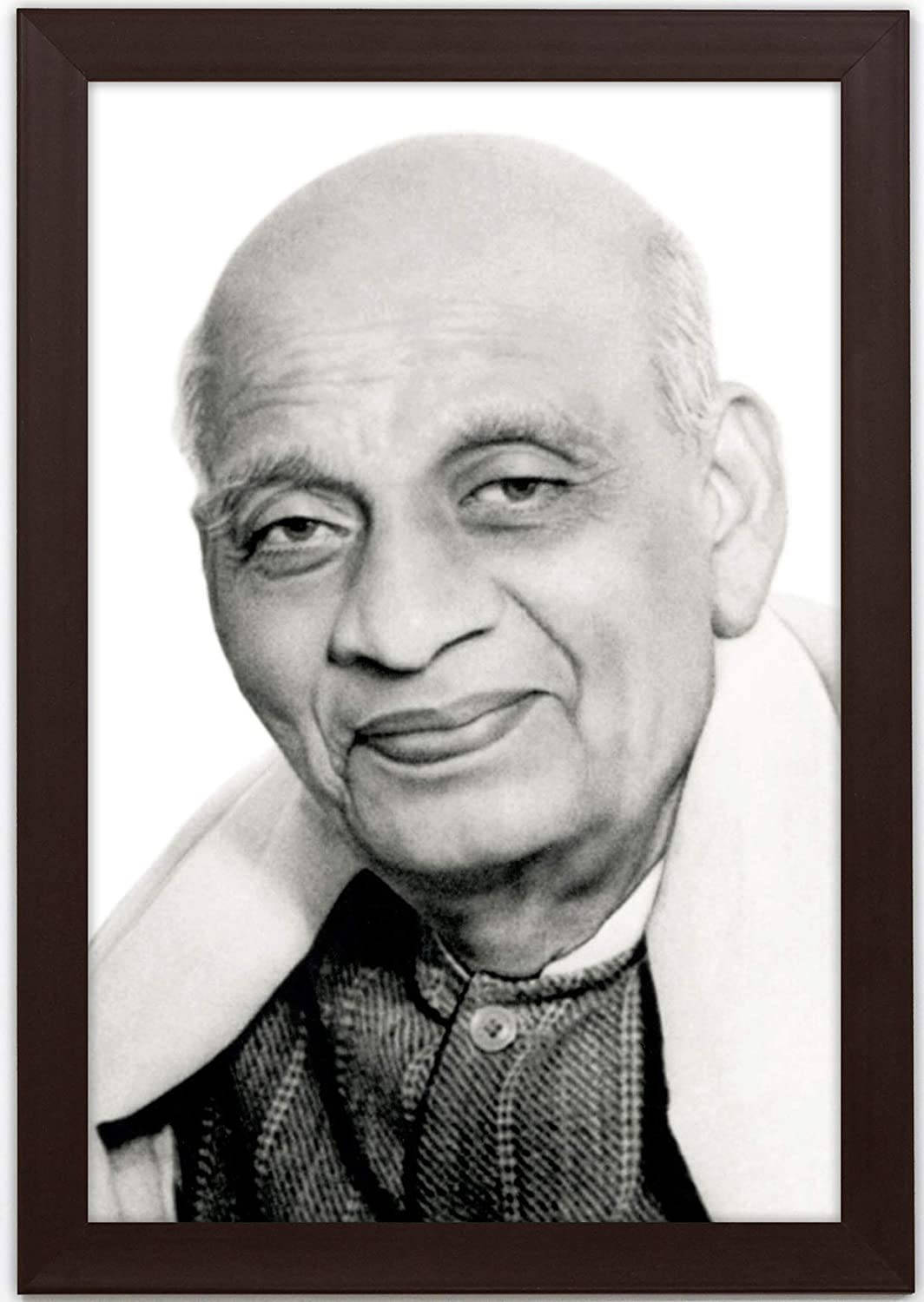 Indian 桌布 壁紙 — 一幅黑白肖像照，一位年長禿頭男子穿著傳統服飾，帶著溫暖笑容，置於木框內。