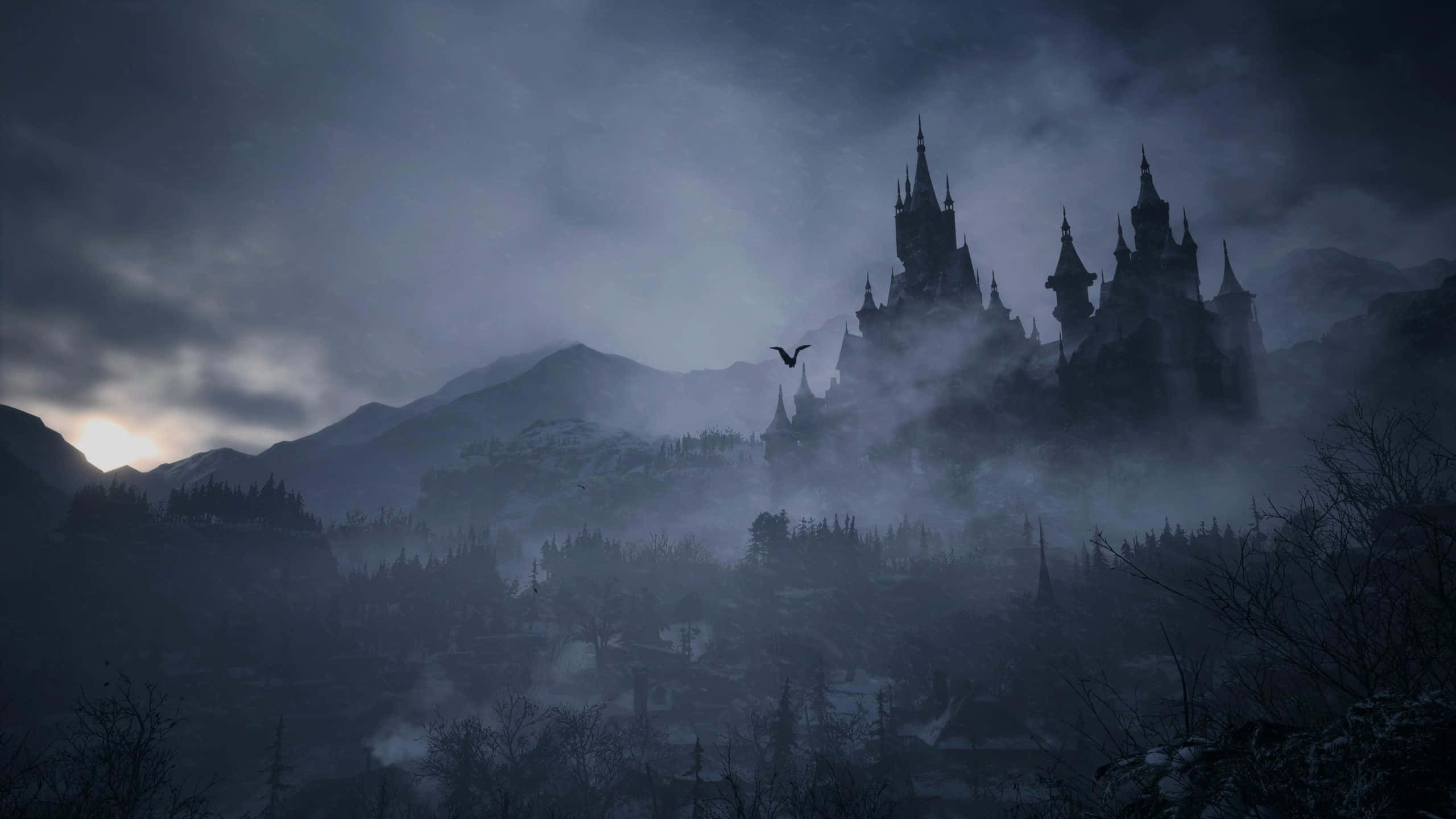 Resident Evil Village 桌布 壁紙 — 一座哥德式城堡坐落在霧氣瀰漫的山上，暴風雨黃昏的天空下，有一隻孤鳥飛過。