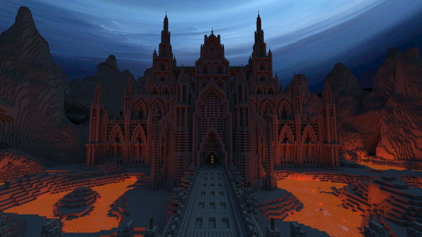 Best Minecraft 桌布 壁紙 — 一座用紅色方塊建造的宏偉哥德式大教堂，在暮色中的山地Minecraft景觀中雄偉地矗立。