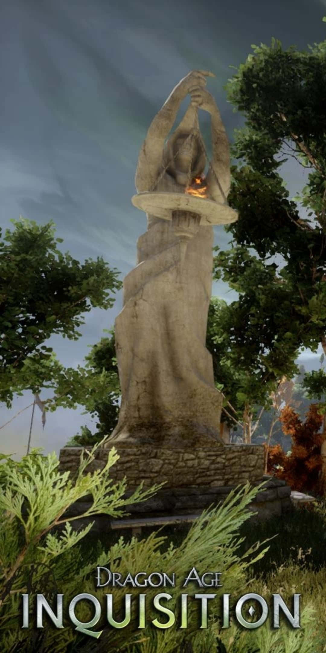 Pixel 3 Dragon Age Inquisition 桌布 壁紙 — 一座高聳的石像，人物手持火焰球體，矗立在茂密的綠樹之中，天空風暴來襲。